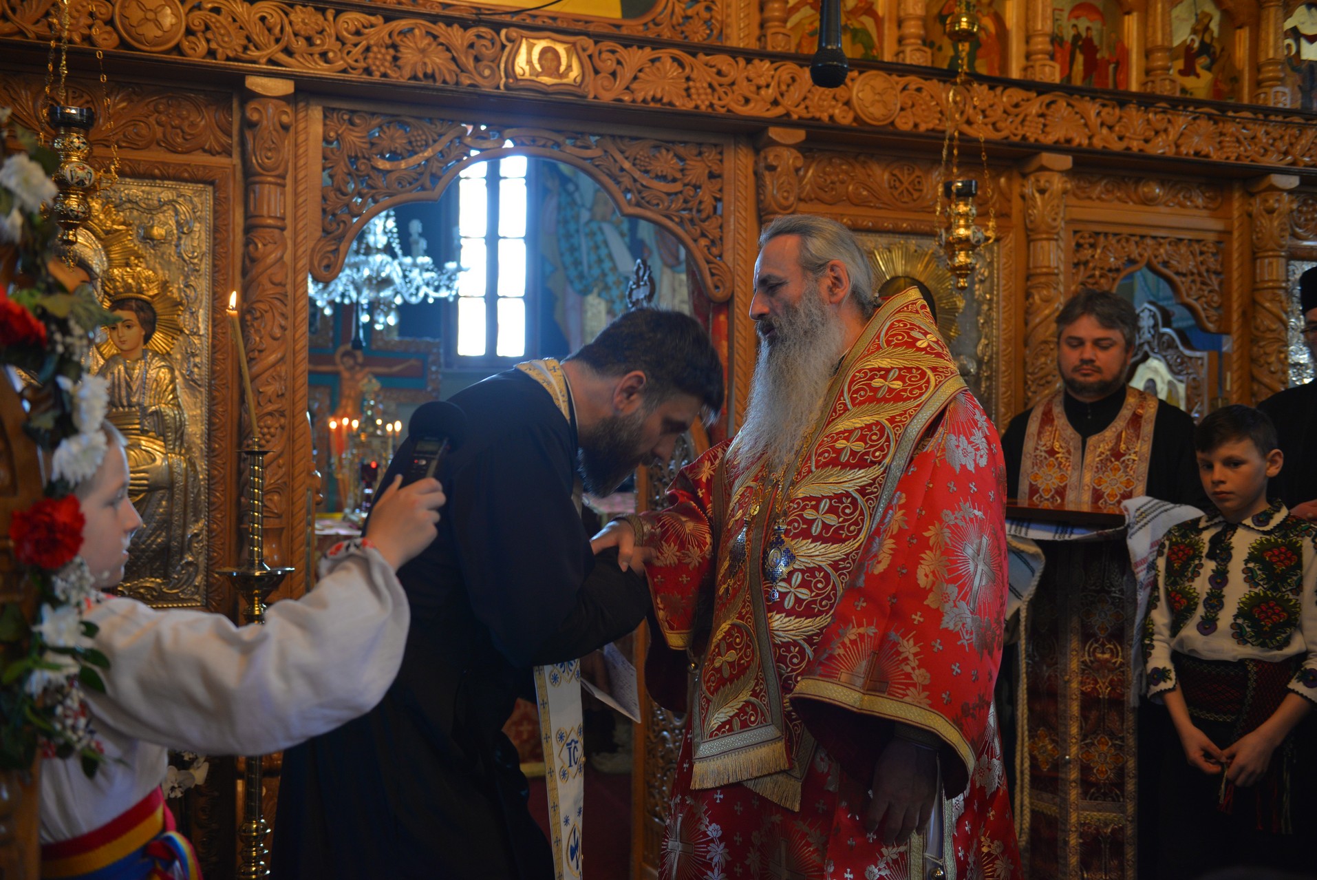 Liturghie arhierească și sfințire de casă parohială la Boboiești: „Fără taina postului nu poate fi concepută viața creștină”