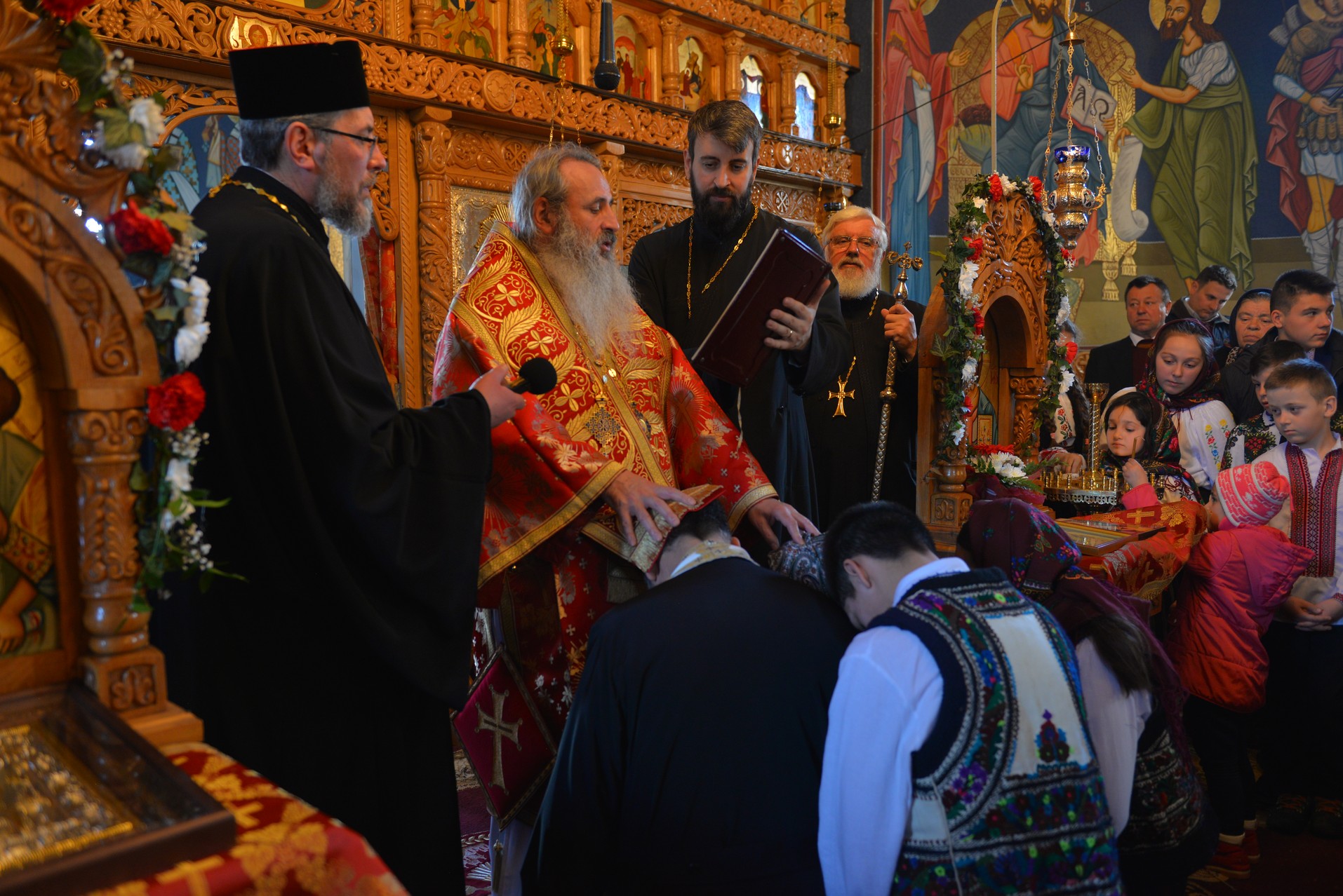 Liturghie arhierească și sfințire de casă parohială la Boboiești: „Fără taina postului nu poate fi concepută viața creștină”