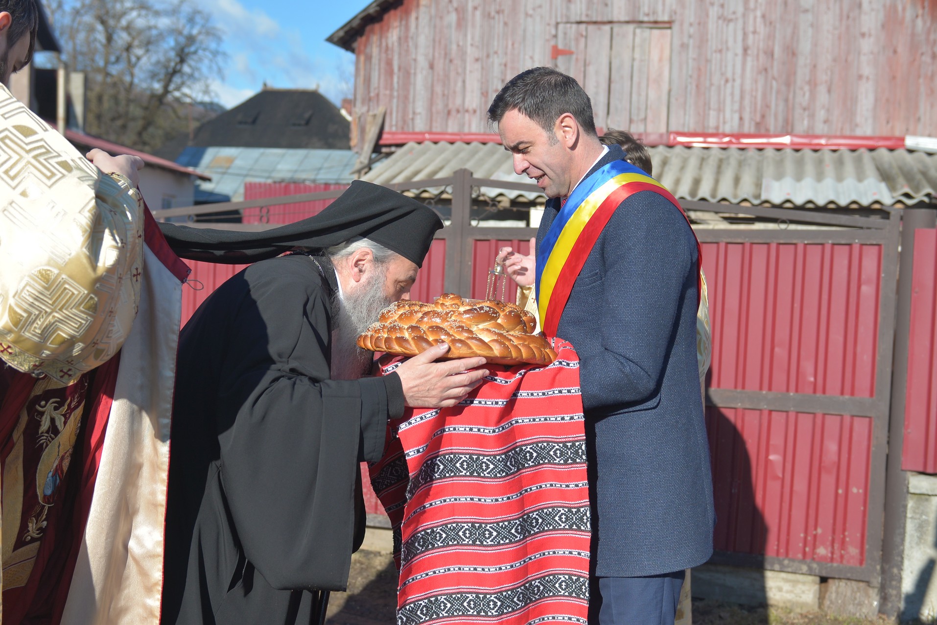 Liturghie arhierească și sfințire de casă parohială la Boboiești: „Fără taina postului nu poate fi concepută viața creștină”