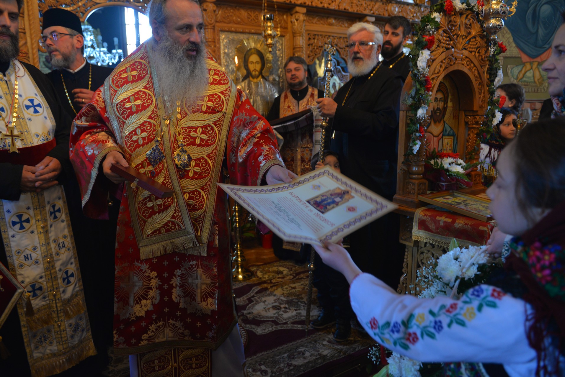 Liturghie arhierească și sfințire de casă parohială la Boboiești: „Fără taina postului nu poate fi concepută viața creștină”