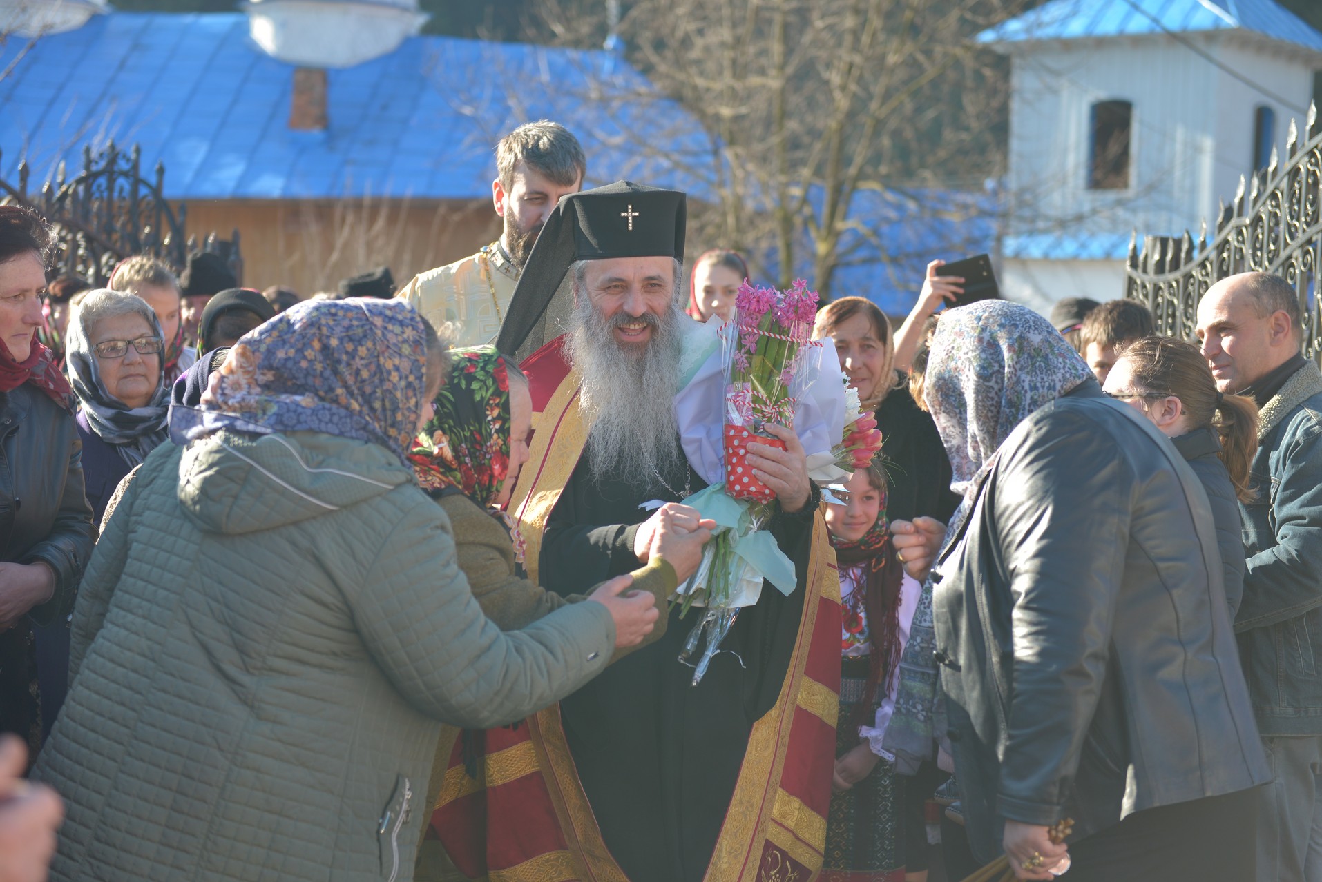 Liturghie arhierească și sfințire de casă parohială la Boboiești: „Fără taina postului nu poate fi concepută viața creștină”