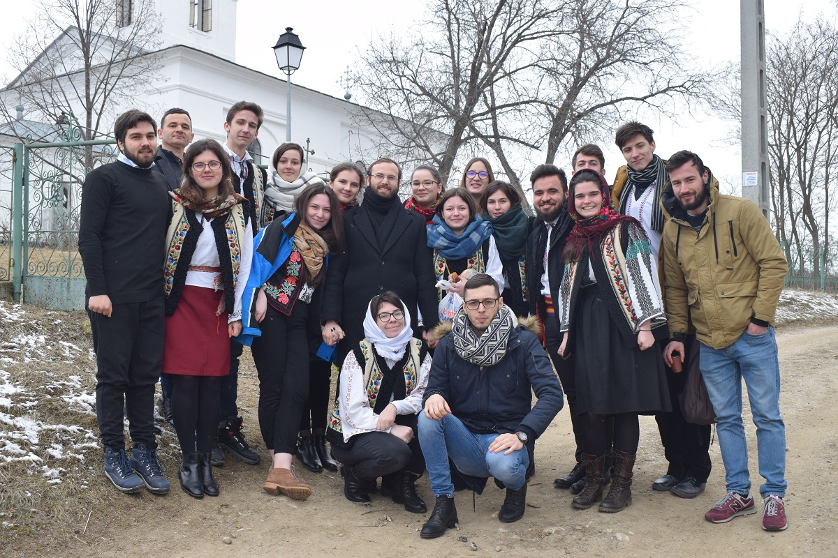 „Prietenii Sfinţilor Trei Ierarhi”, la Sfânta Liturghie misionară