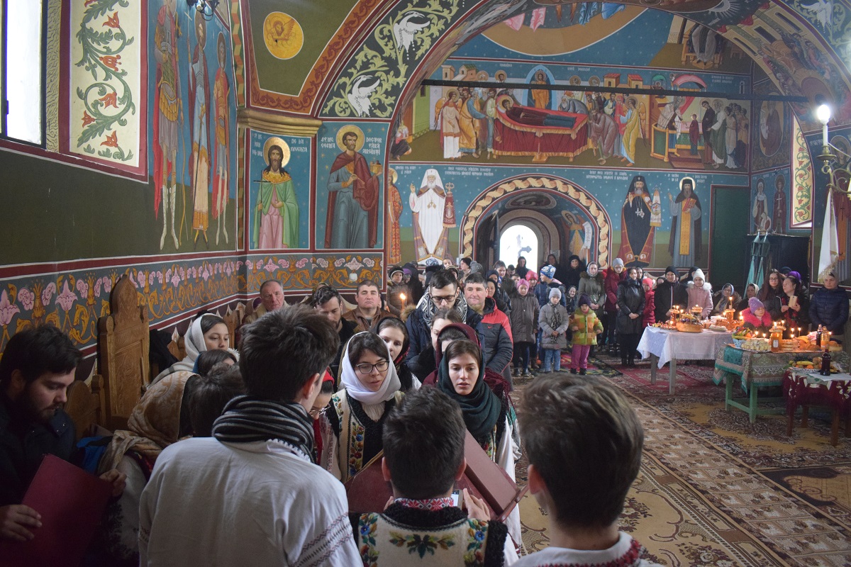 „Prietenii Sfinţilor Trei Ierarhi”, la Sfânta Liturghie misionară