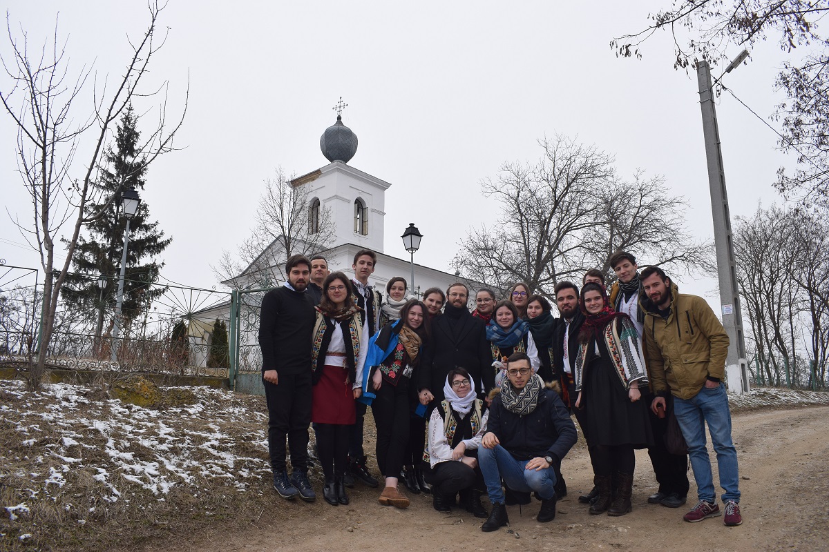 „Prietenii Sfinţilor Trei Ierarhi”, la Sfânta Liturghie misionară