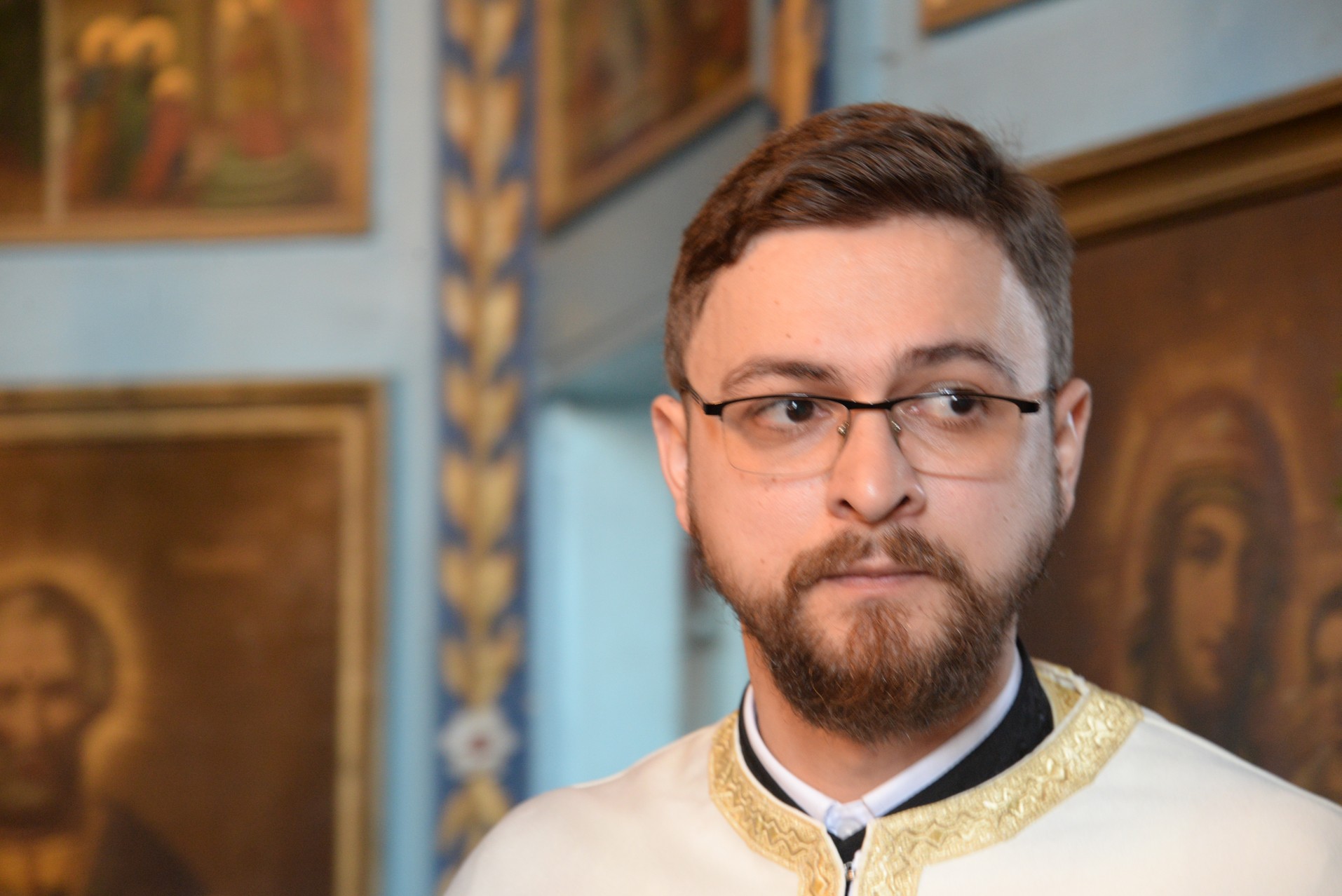 Foto: Constantin Comici Părintele Mitropolit Teofan, la Parohia Mânjești-Mogoșești: „Fapta milosteniei îl așază pe om în Împărăția bucuriei Preasfintei Treimi”