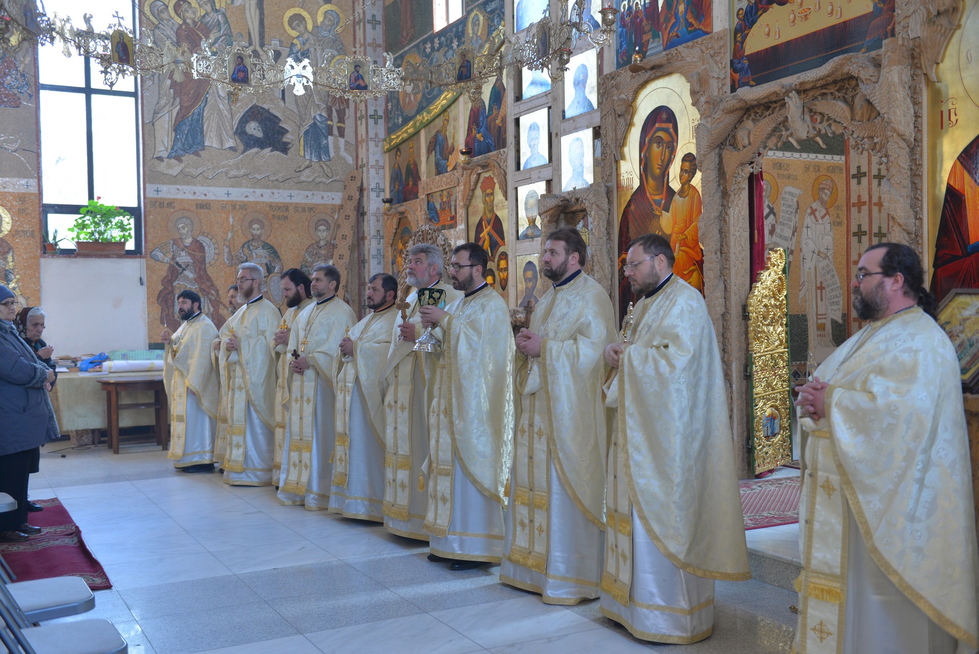 Preoţi de pe cele două maluri ale Prutului, împreună la Sfânta Liturghie