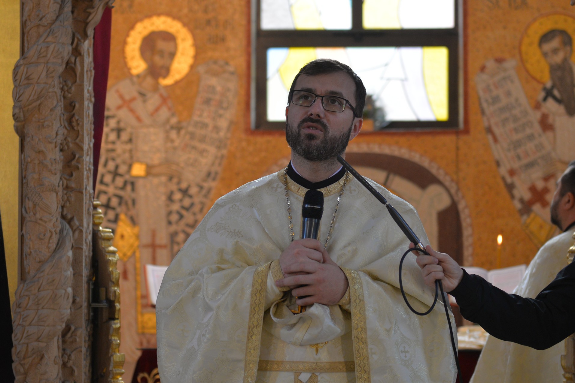 Preoţi de pe cele două maluri ale Prutului, împreună la Sfânta Liturghie