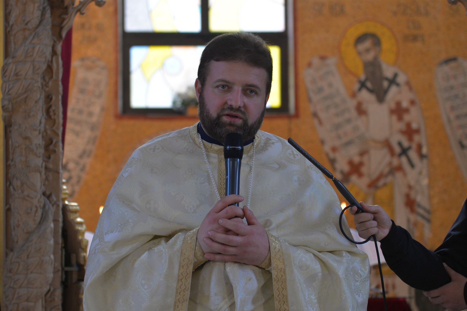 Preoţi de pe cele două maluri ale Prutului, împreună la Sfânta Liturghie