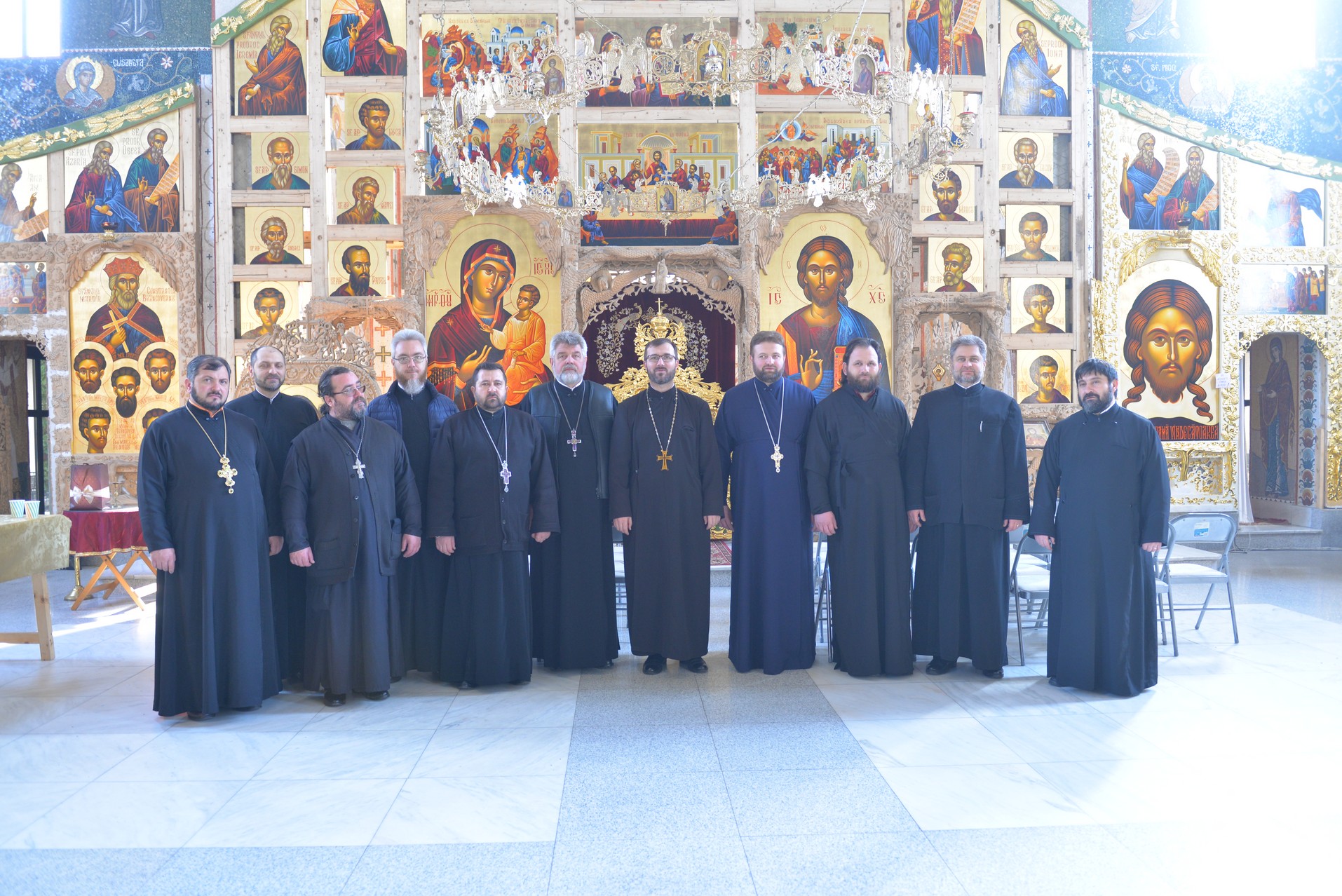 Preoţi de pe cele două maluri ale Prutului, împreună la Sfânta Liturghie