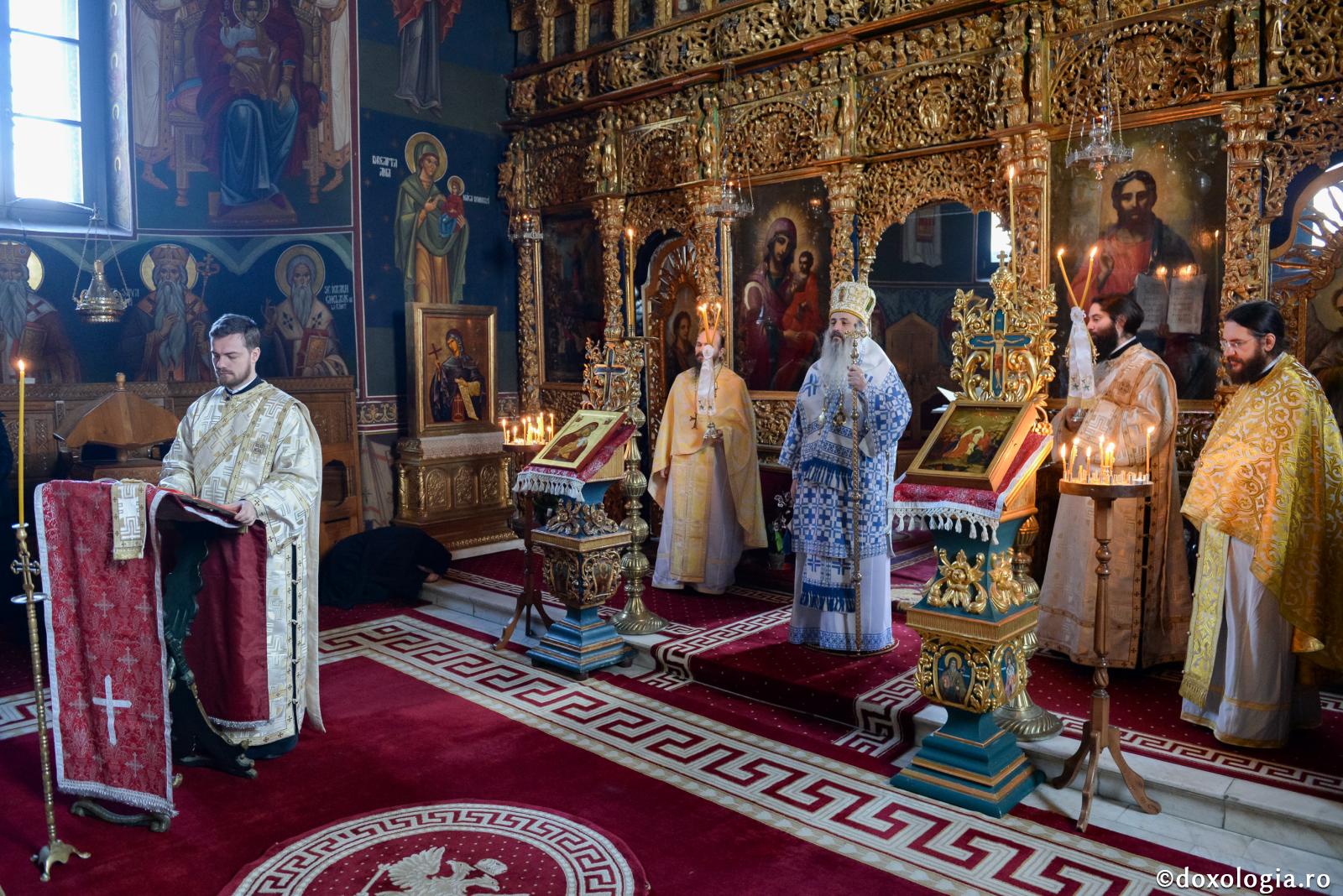Întreaga Liturghie este o manifestare a Împărăției lui Dumnezeu pe pământ / Foto: Pr. Silviu Cluci citirea evangheliei