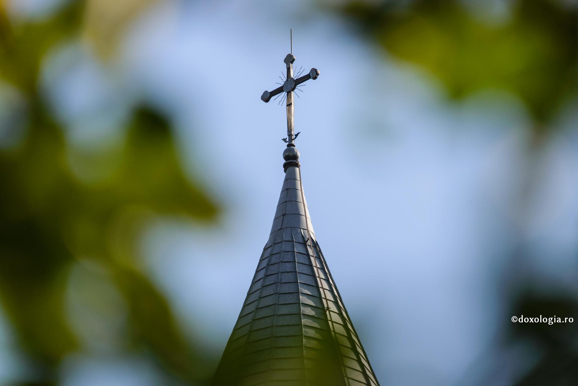 De ce Duminica a treia din Postul Mare se mai numește și „a Sfintei Cruci”? / Foto: Ștefan Cojocariu turlă biserică