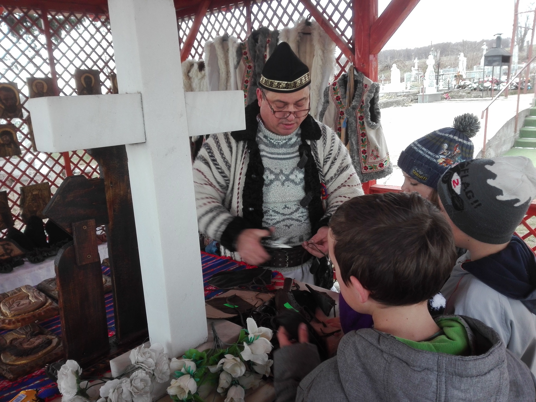 Atelier de artă populară în Parohia Lețcana