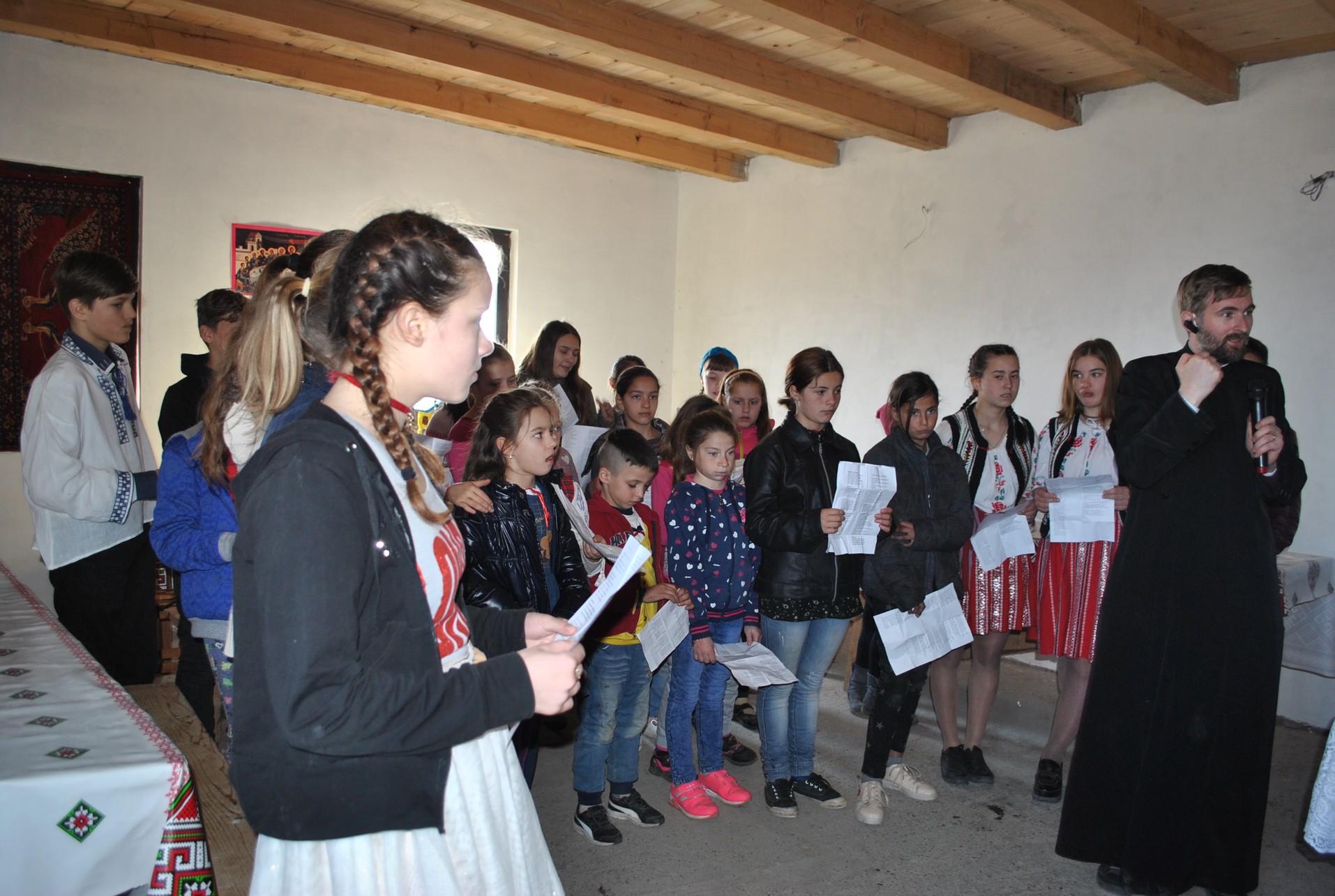 „Hristos: sufletul satului meu” în parohiile Buhăieni şi Drăgăneşti