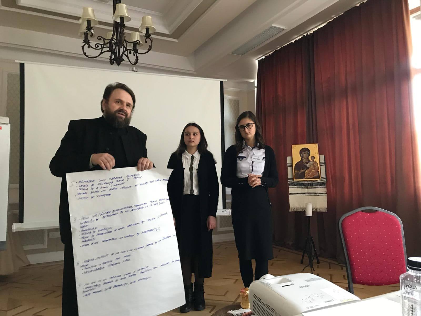 Curs de comunicare pentru promovarea şcolilor teologice