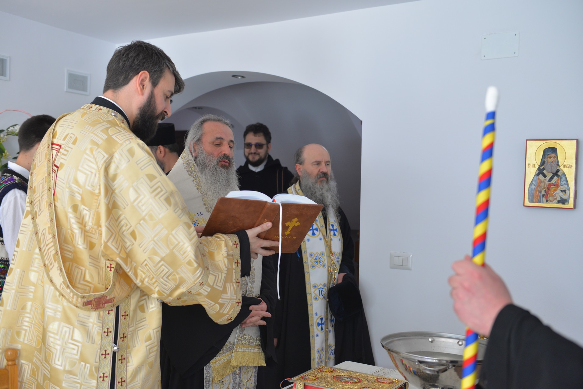 Liturghie arhierească și sfințire de casă parohială la Boboiești: „Fără taina postului nu poate fi concepută viața creștină”