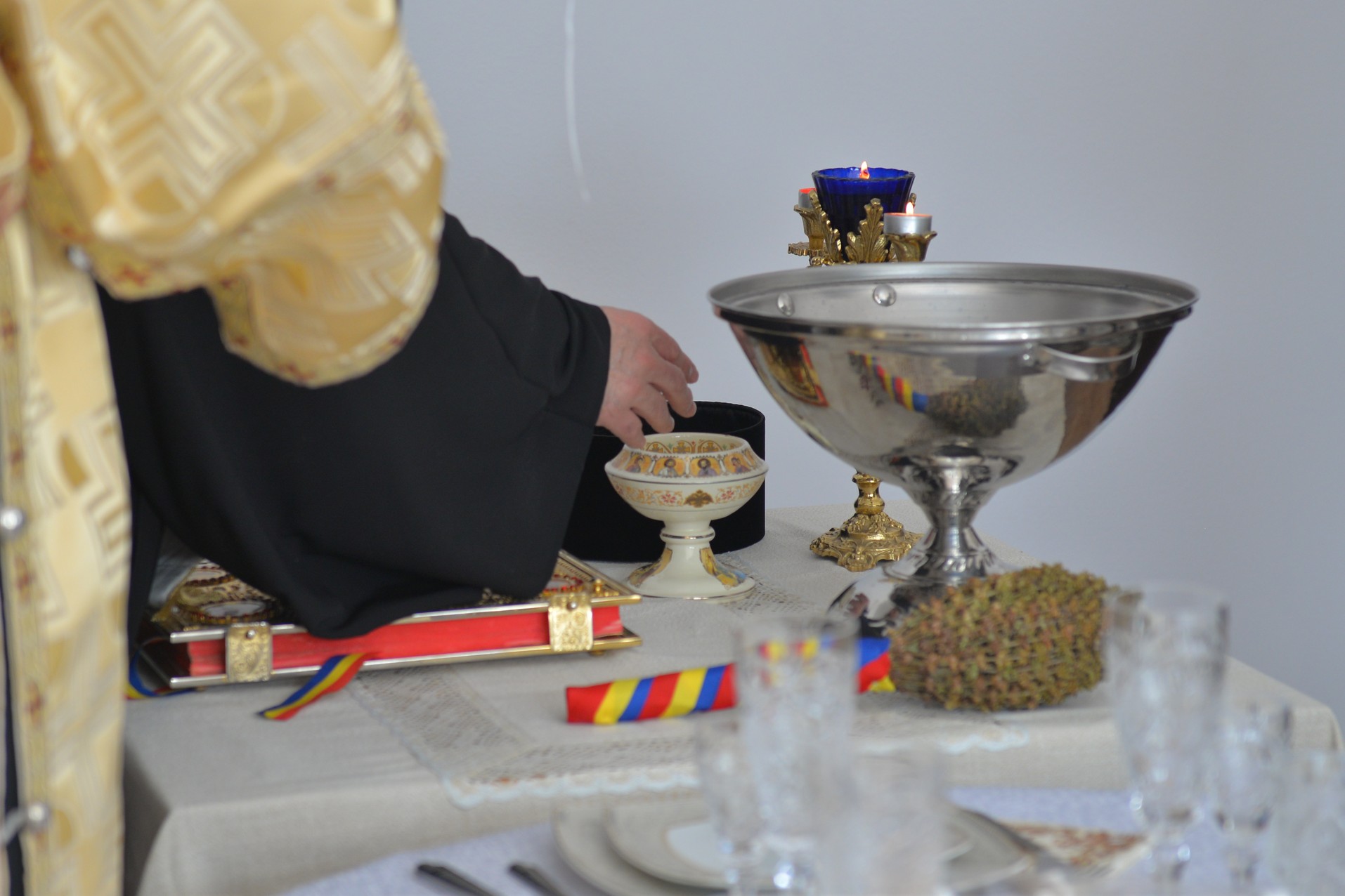 Liturghie arhierească și sfințire de casă parohială la Boboiești: „Fără taina postului nu poate fi concepută viața creștină”