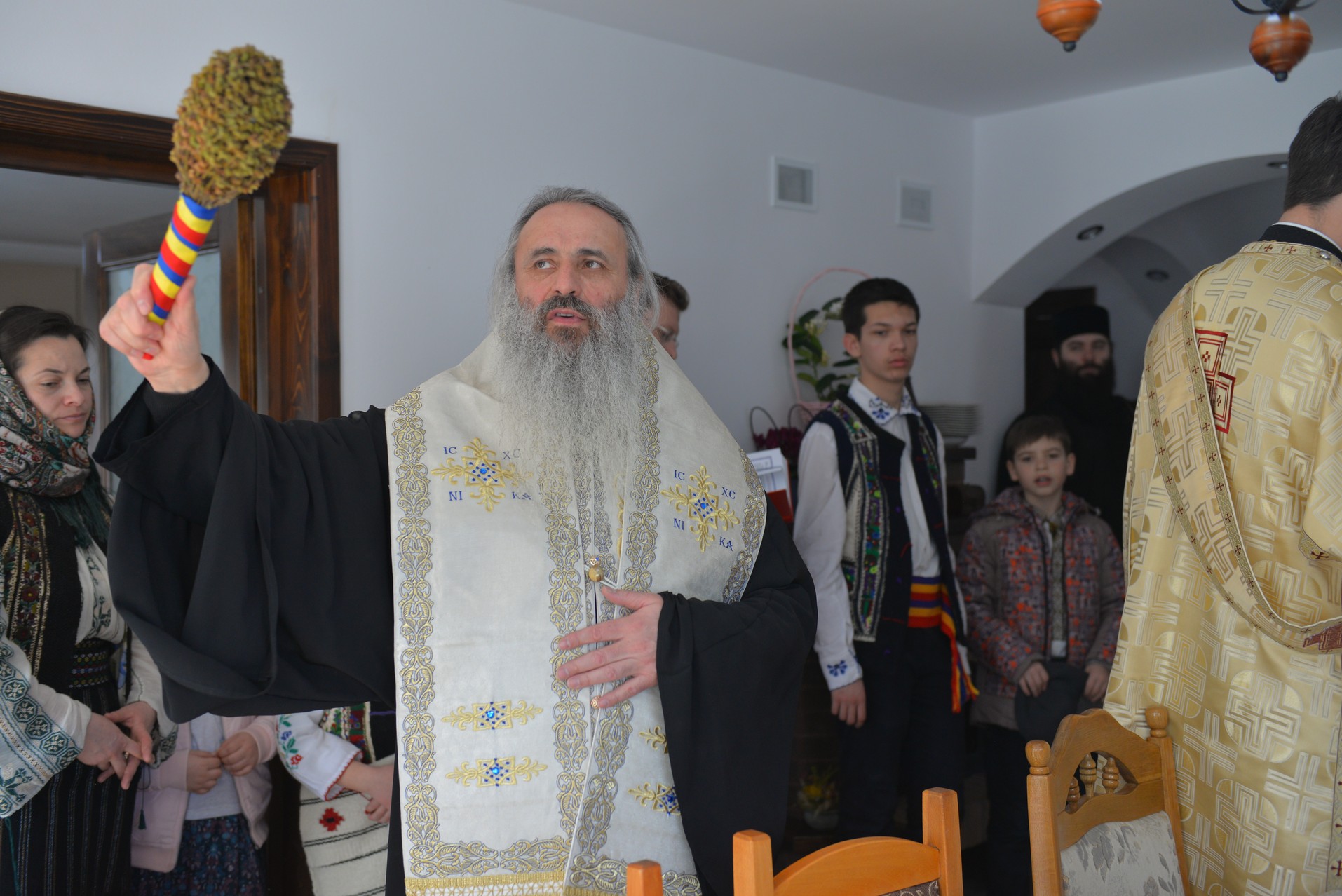 Liturghie arhierească și sfințire de casă parohială la Boboiești: „Fără taina postului nu poate fi concepută viața creștină”