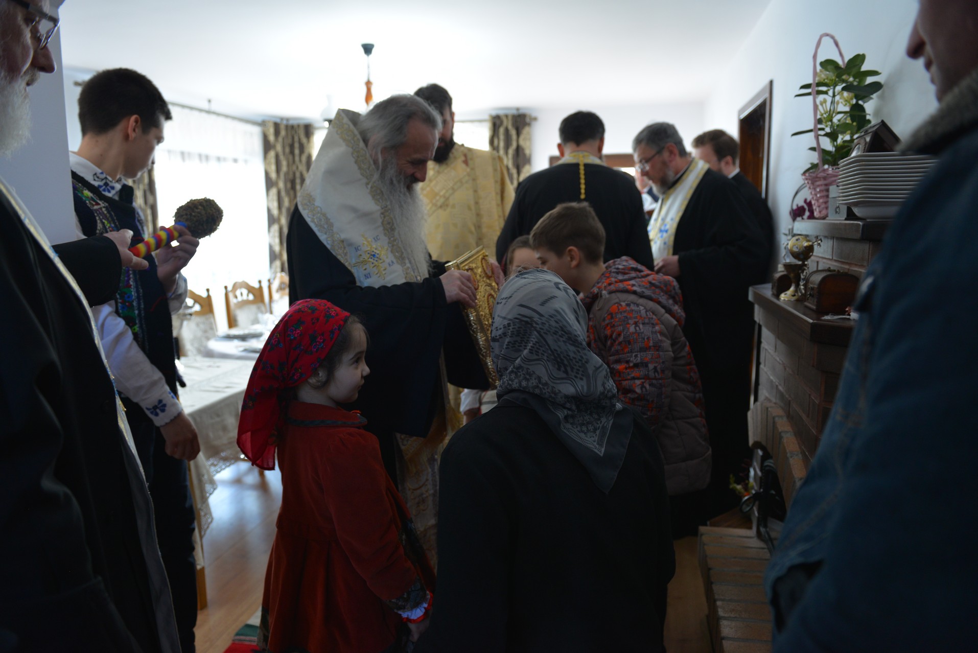 Liturghie arhierească și sfințire de casă parohială la Boboiești: „Fără taina postului nu poate fi concepută viața creștină”