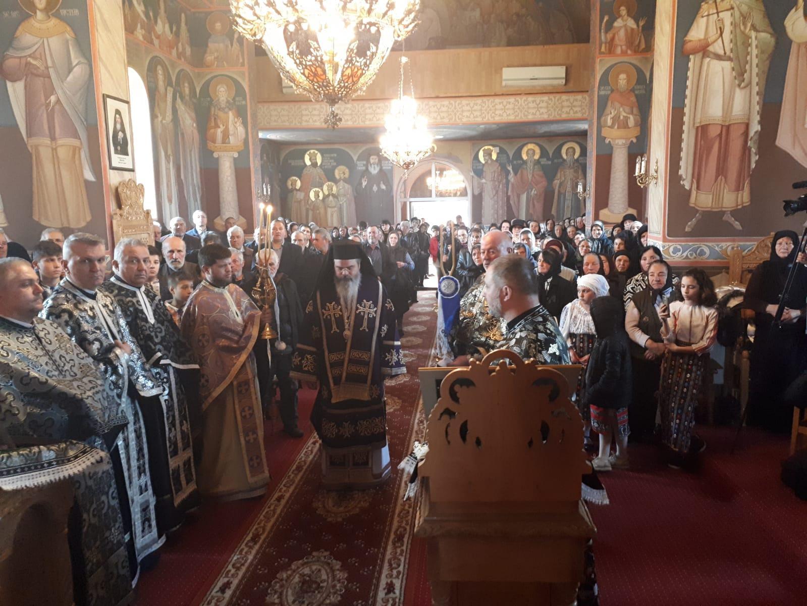 Liturghia Darurilor mai înainte sfinţite la catedrala din Huşi