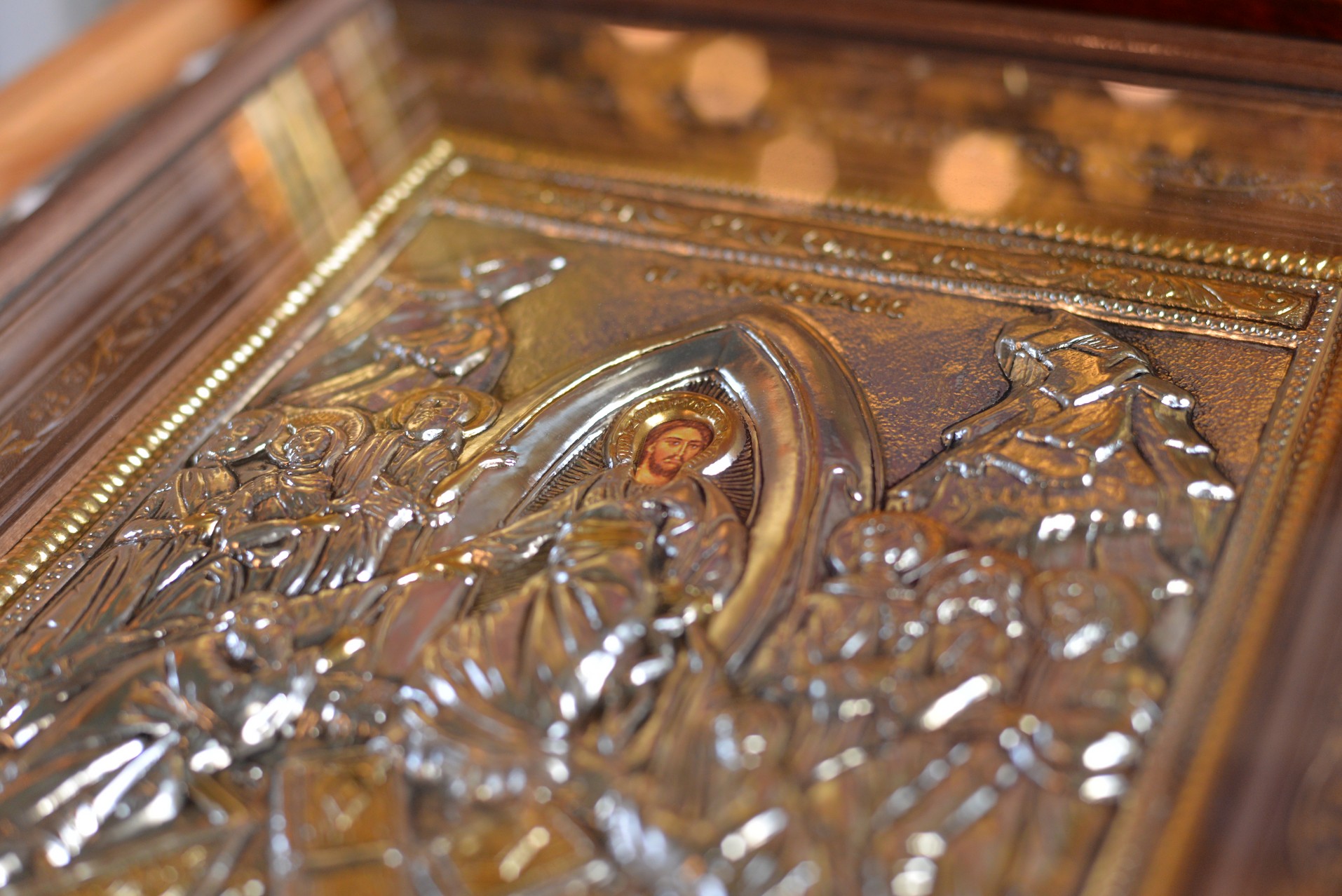 Vizite arhierești în Protopopiatul Hârlău. Al șaptelea copil al preotului Ionuț Găină a primit Taina Botezului