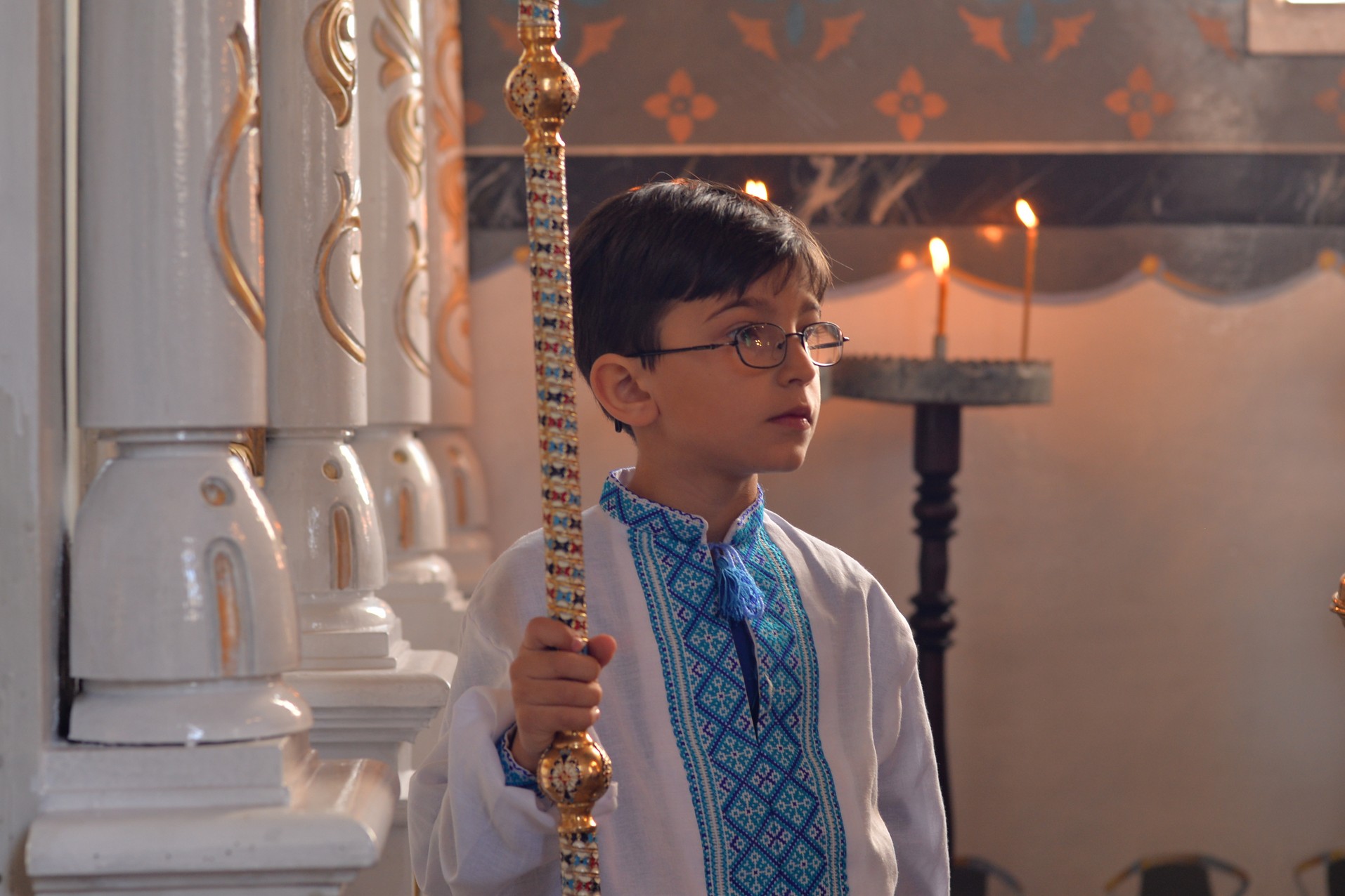 Vizite arhierești în Protopopiatul Hârlău. Al șaptelea copil al preotului Ionuț Găină a primit Taina Botezului