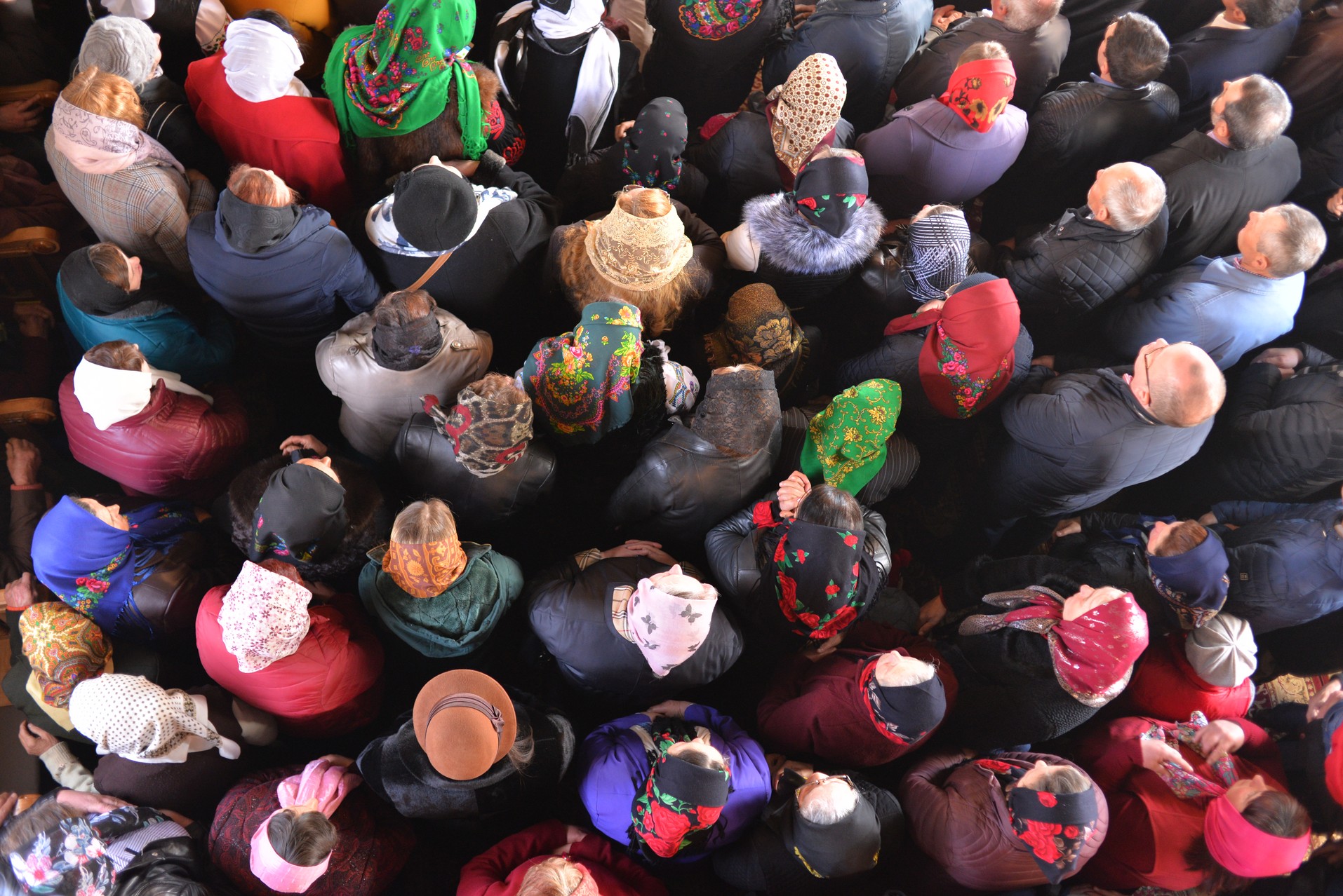 Vizite arhierești în Protopopiatul Hârlău. Al șaptelea copil al preotului Ionuț Găină a primit Taina Botezului