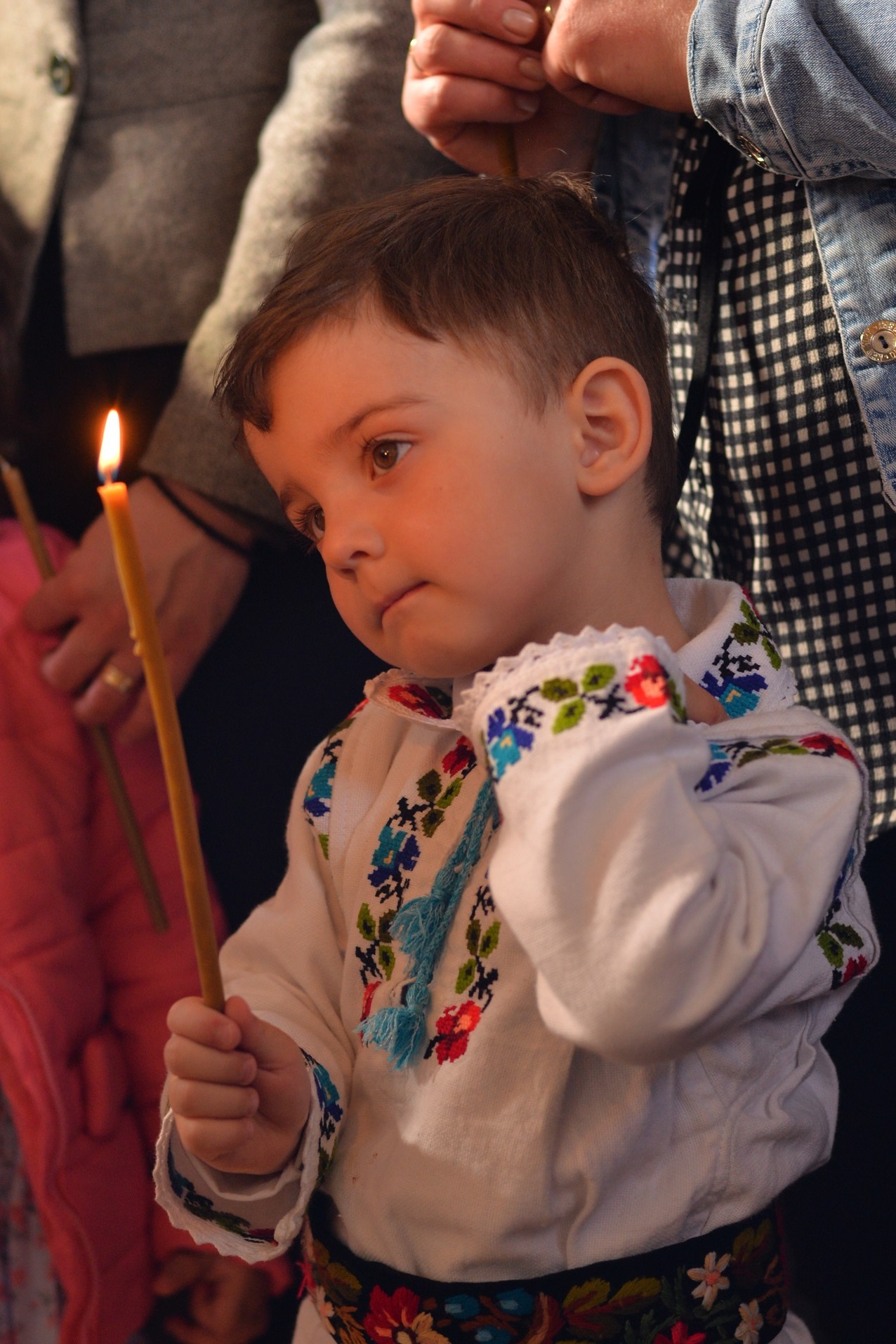 Vizite arhierești în Protopopiatul Hârlău. Al șaptelea copil al preotului Ionuț Găină a primit Taina Botezului