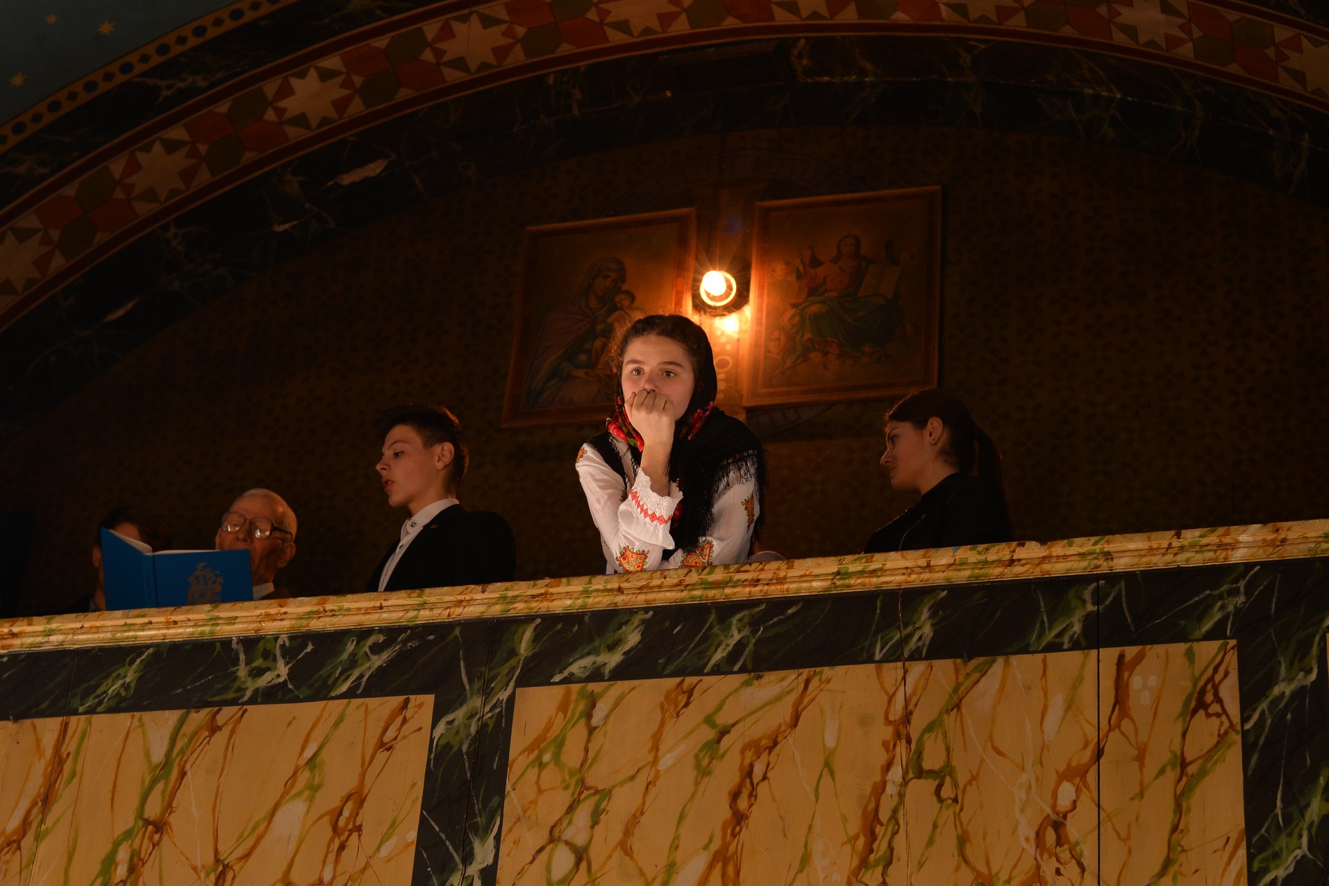 Vizite arhierești în Protopopiatul Hârlău. Al șaptelea copil al preotului Ionuț Găină a primit Taina Botezului