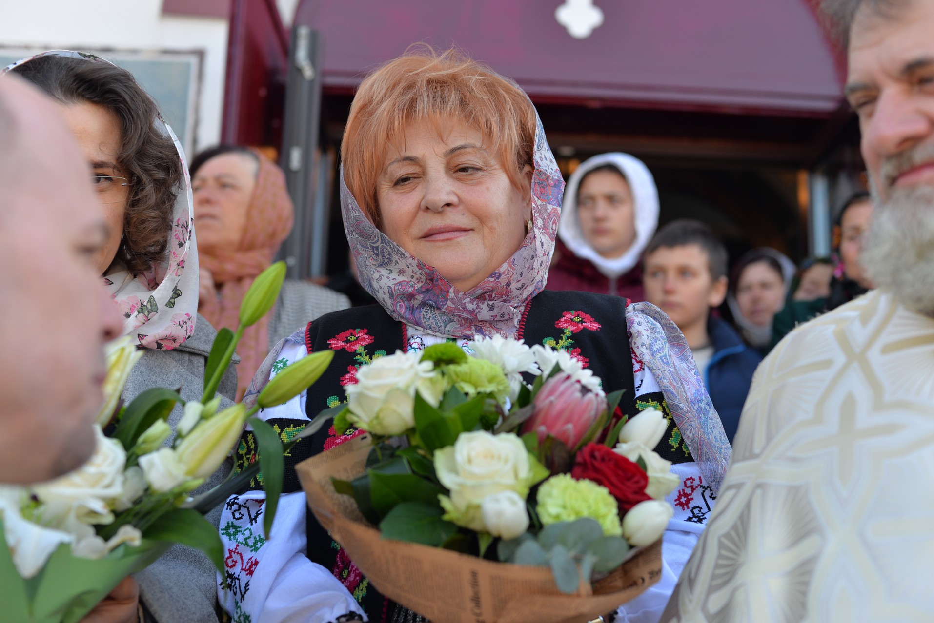 Vizite arhierești în Protopopiatul Hârlău. Al șaptelea copil al preotului Ionuț Găină a primit Taina Botezului