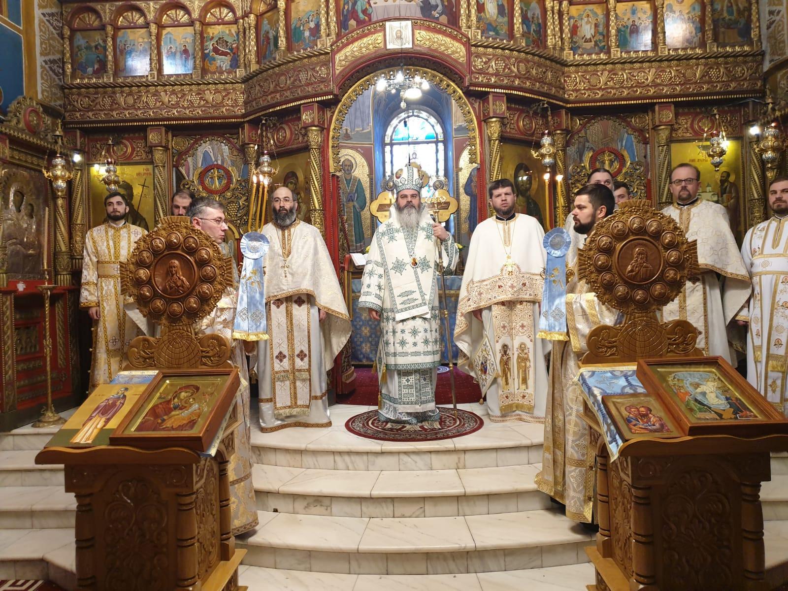 Slujbe arhiereşti în catedralele din Roman şi Huşi Slujbe arhiereşti în catedralele din Roman şi Huşi
