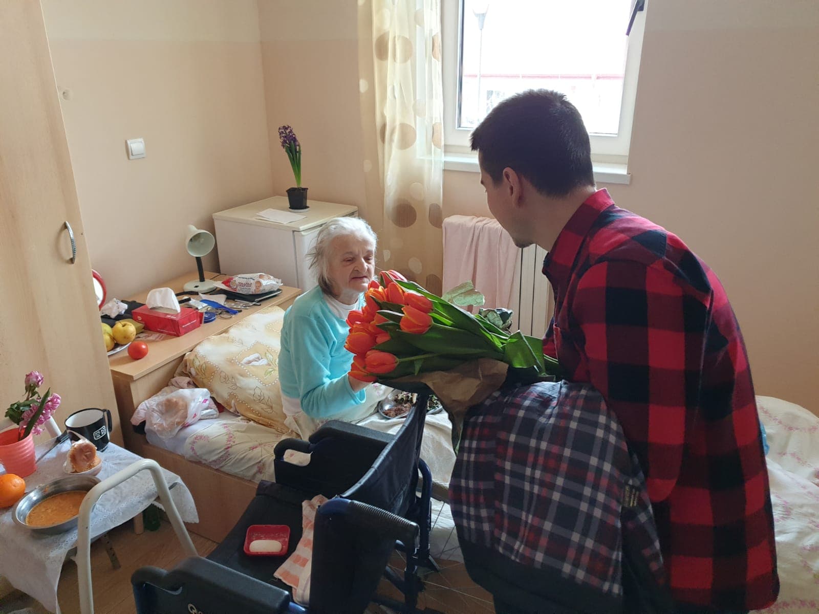 „Dăruieşte un zâmbet de 8 martie”