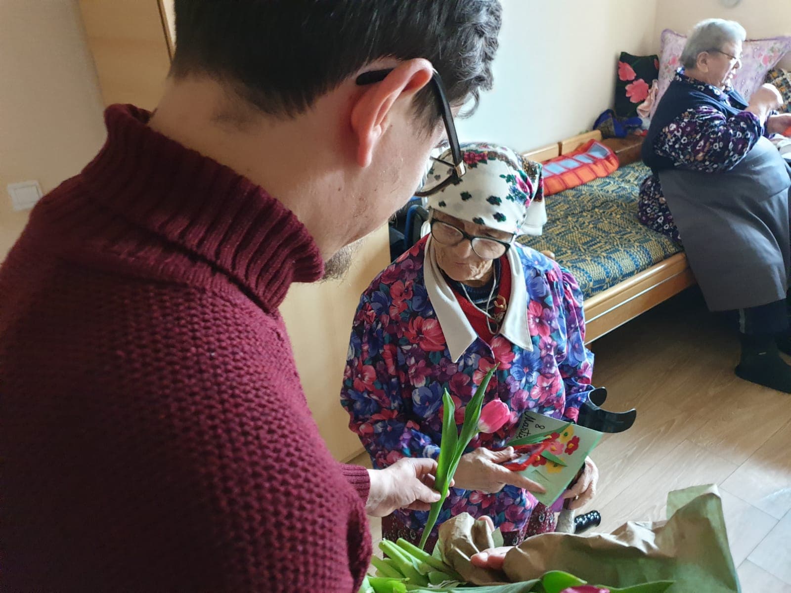 „Dăruieşte un zâmbet de 8 martie”