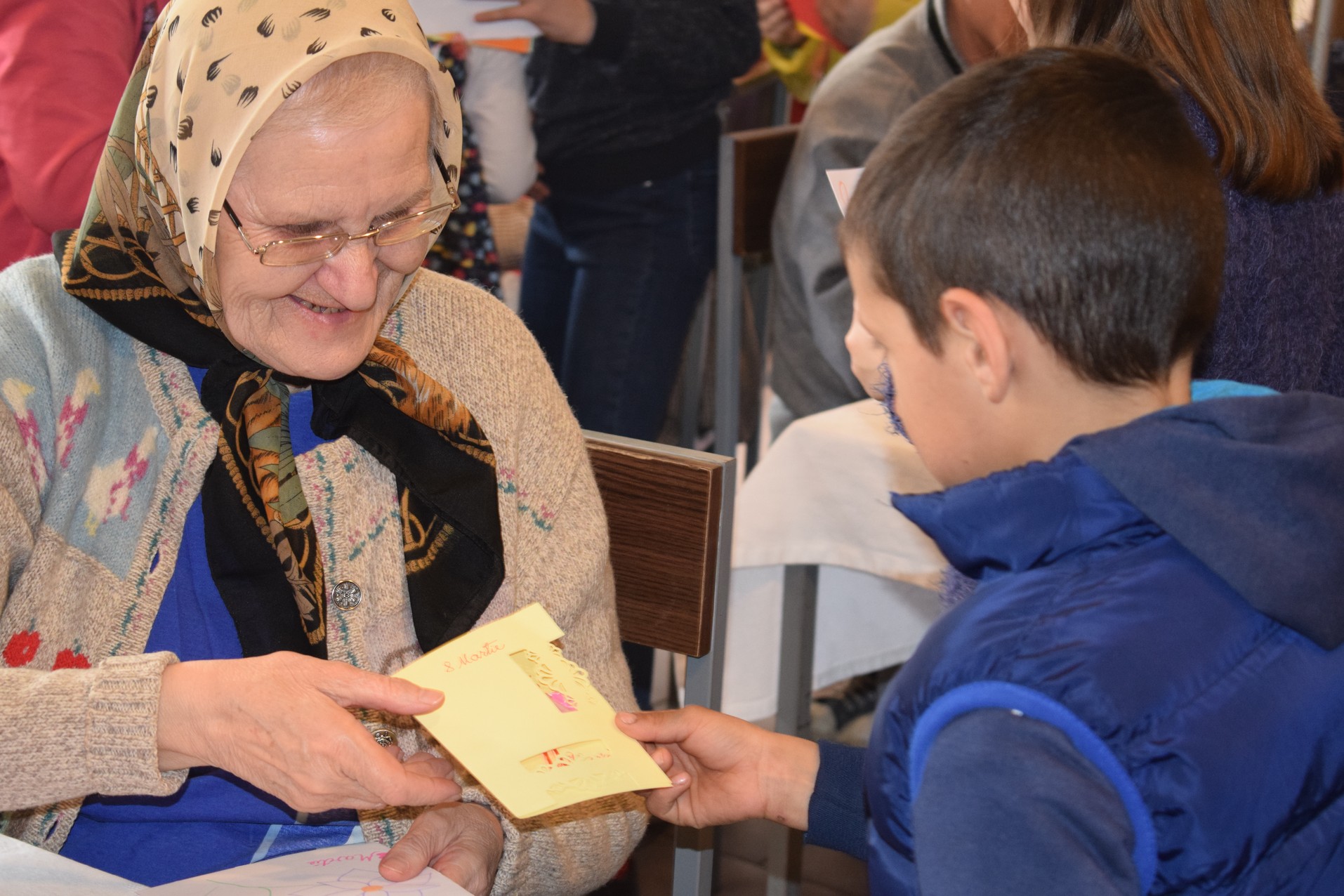 „Dăruieşte un zâmbet de 8 martie”