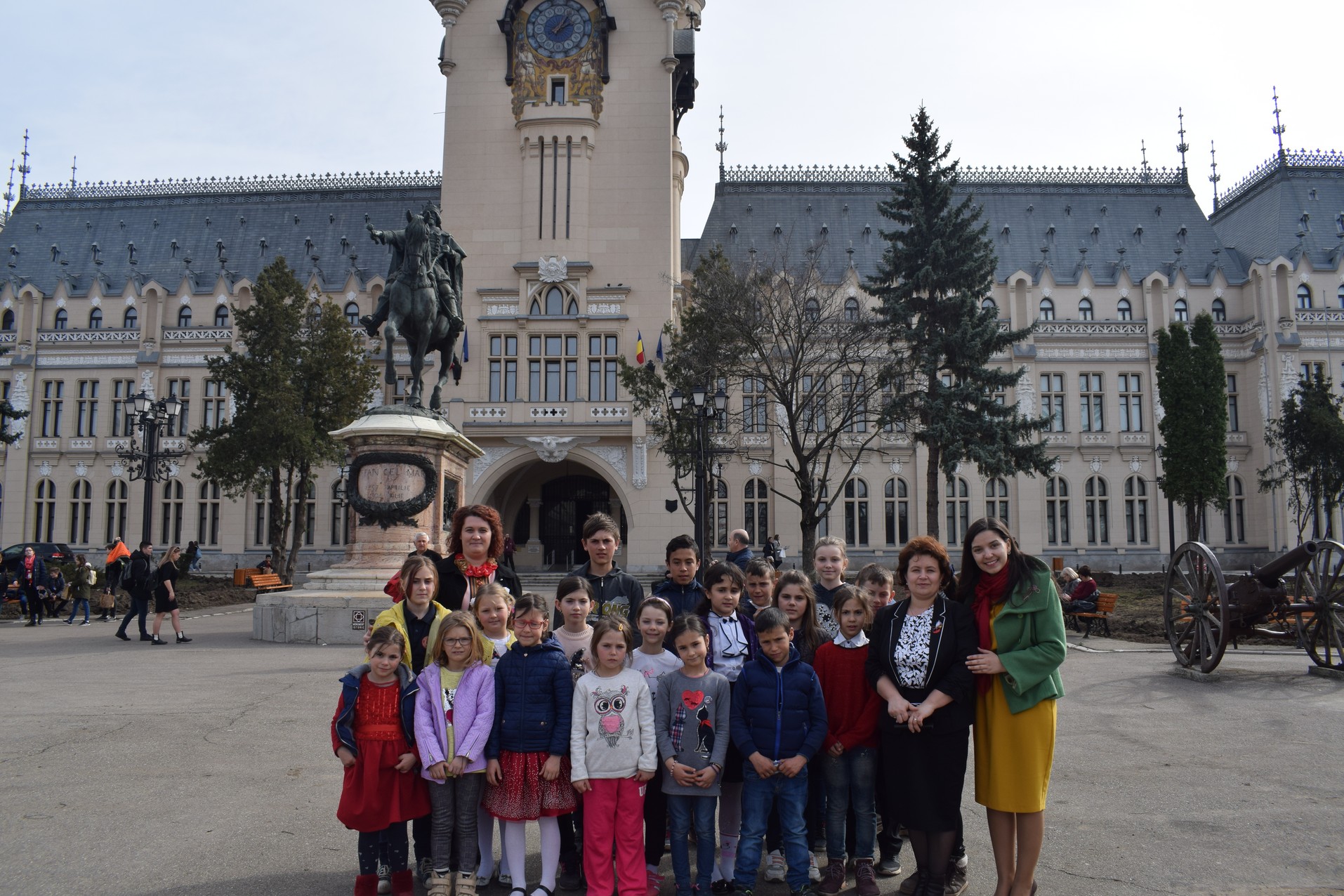 „Dăruieşte un zâmbet de 8 martie”