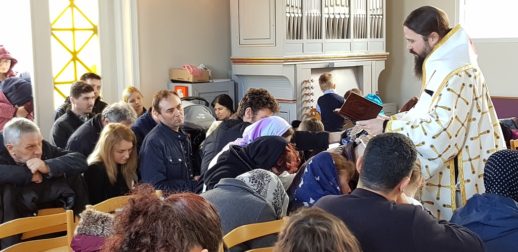 PS Episcop Macarie: „Dacă rămânem până la sfârşit pe drumul dureros al Golgotei, urcându-ne pe Cruce, vom învia împreună cu Hristos”