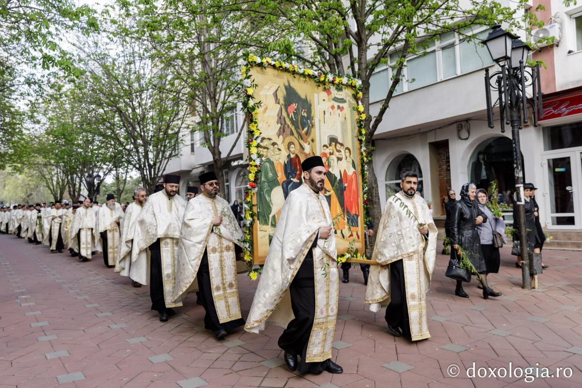 (Video) Pelerinaj în ajun de Florii în Arhiepiscopia Iașilor