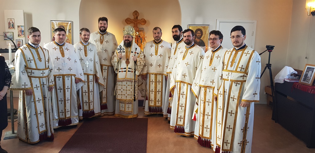 PS Episcop Macarie: „Dacă rămânem până la sfârşit pe drumul dureros al Golgotei, urcându-ne pe Cruce, vom învia împreună cu Hristos”