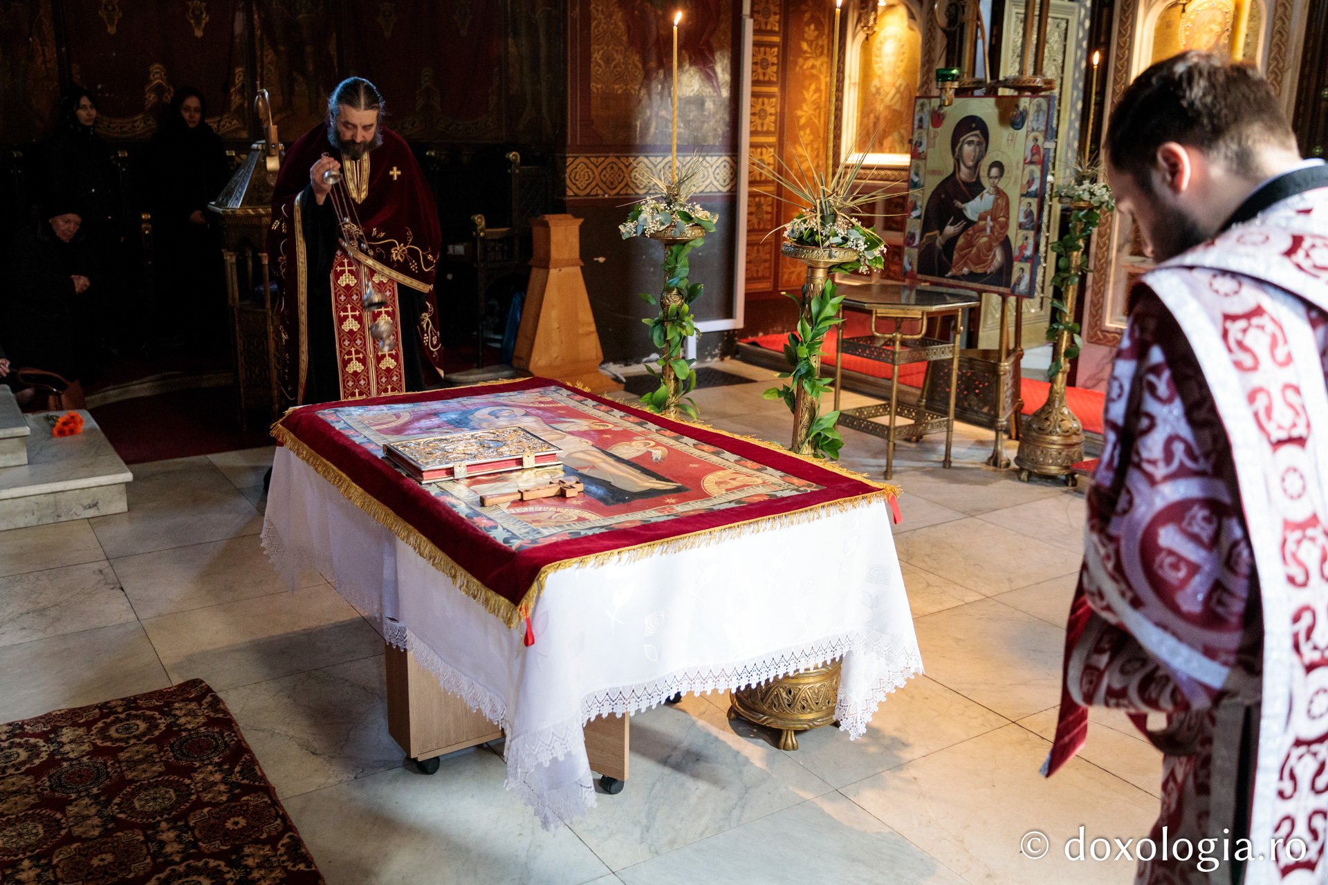 Am văzut pe Maica Domnului plângând – pelerini pe drumul spre Înviere