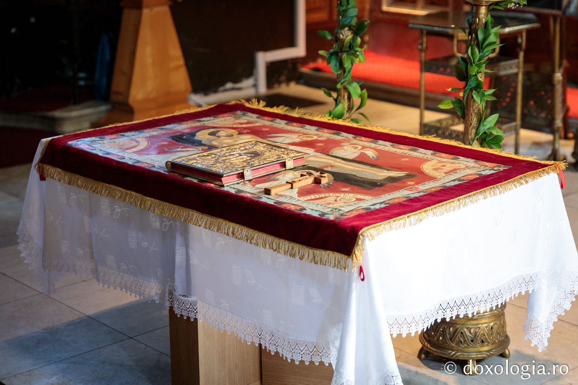 Am văzut pe Maica Domnului plângând – pelerini pe drumul spre Înviere