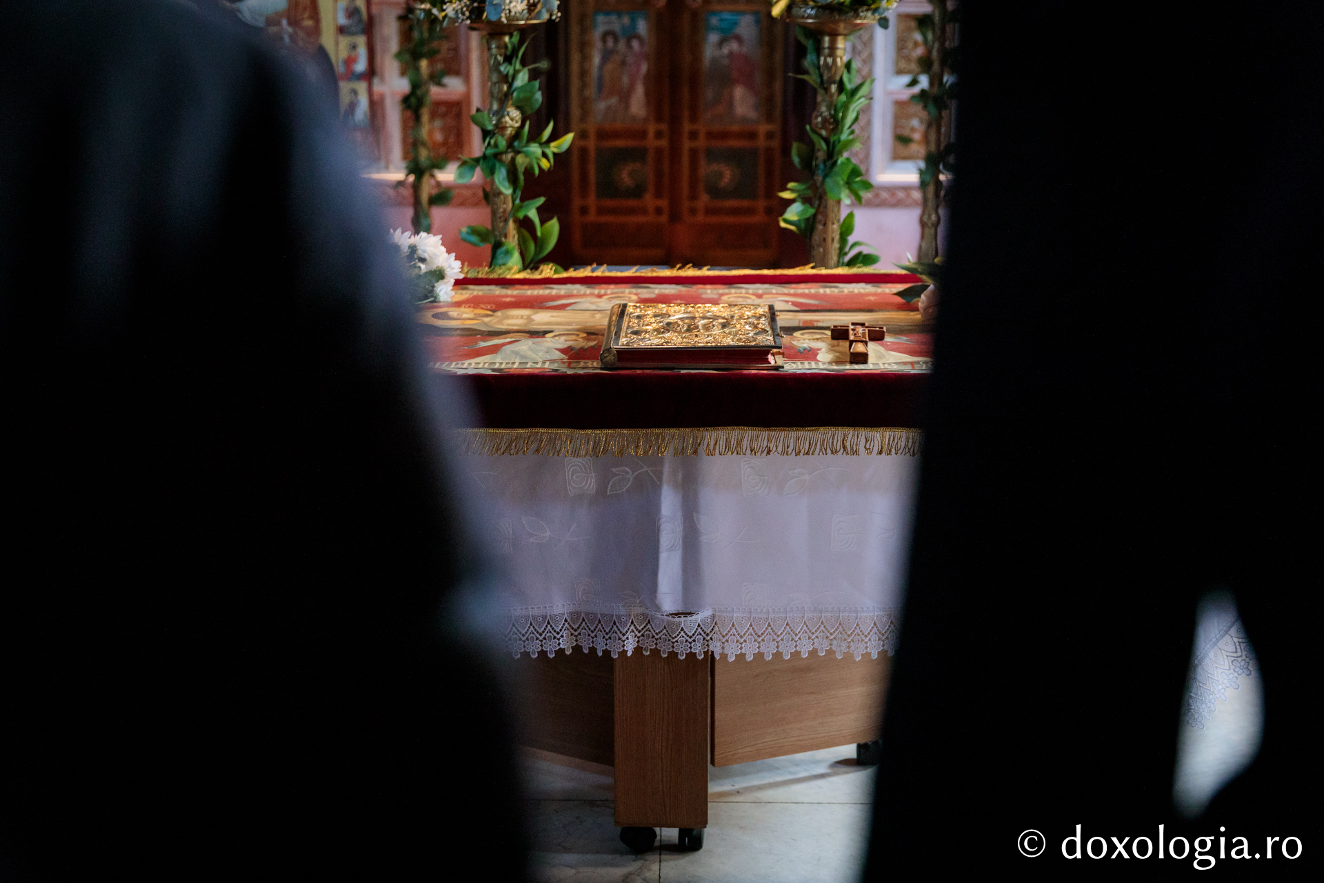 Am văzut pe Maica Domnului plângând – pelerini pe drumul spre Înviere