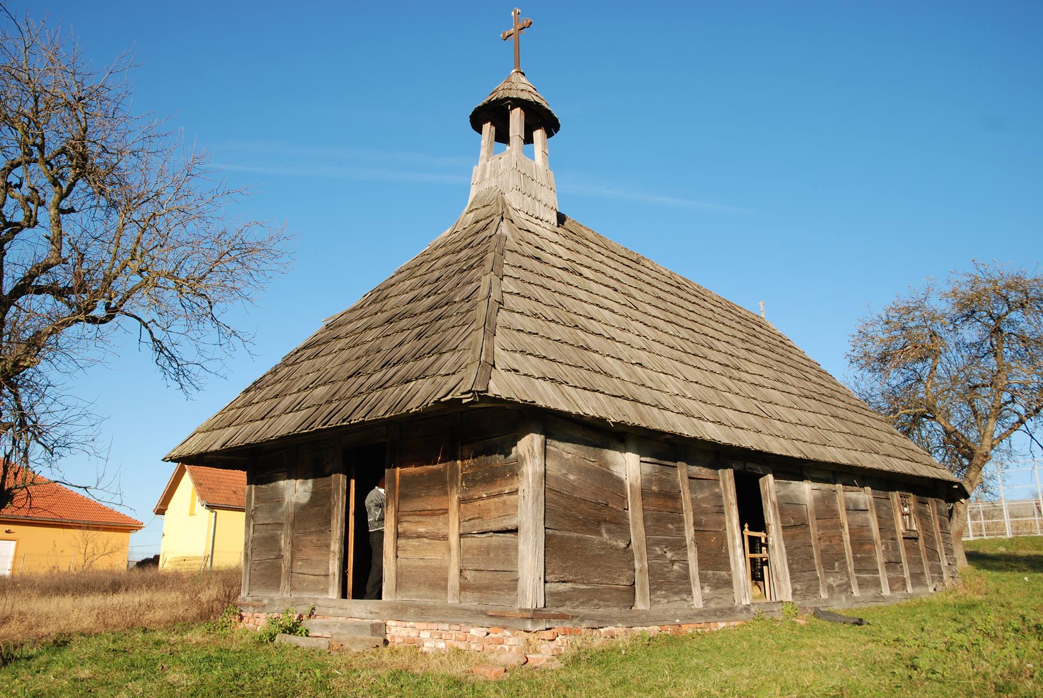 O biserică veche de trei secole va fi salvată de „Ambulanţa pentru Monumente Banat” O biserică veche de trei secole va fi salvată de „Ambulanţa pentru Monumente Banat”