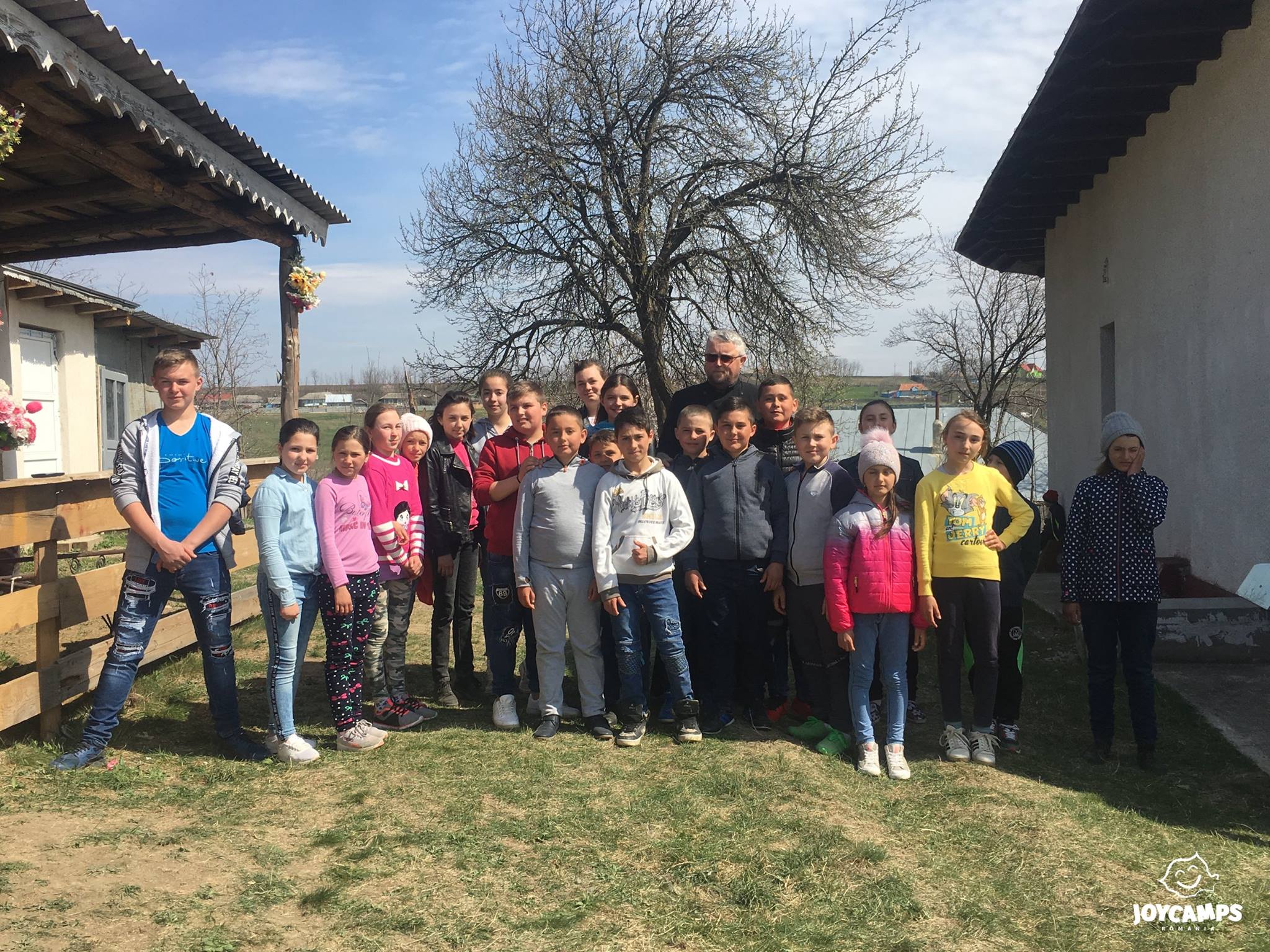 Proiectul „Copilăria la sat” - jocuri și distracție pentru copiii din satul Arama