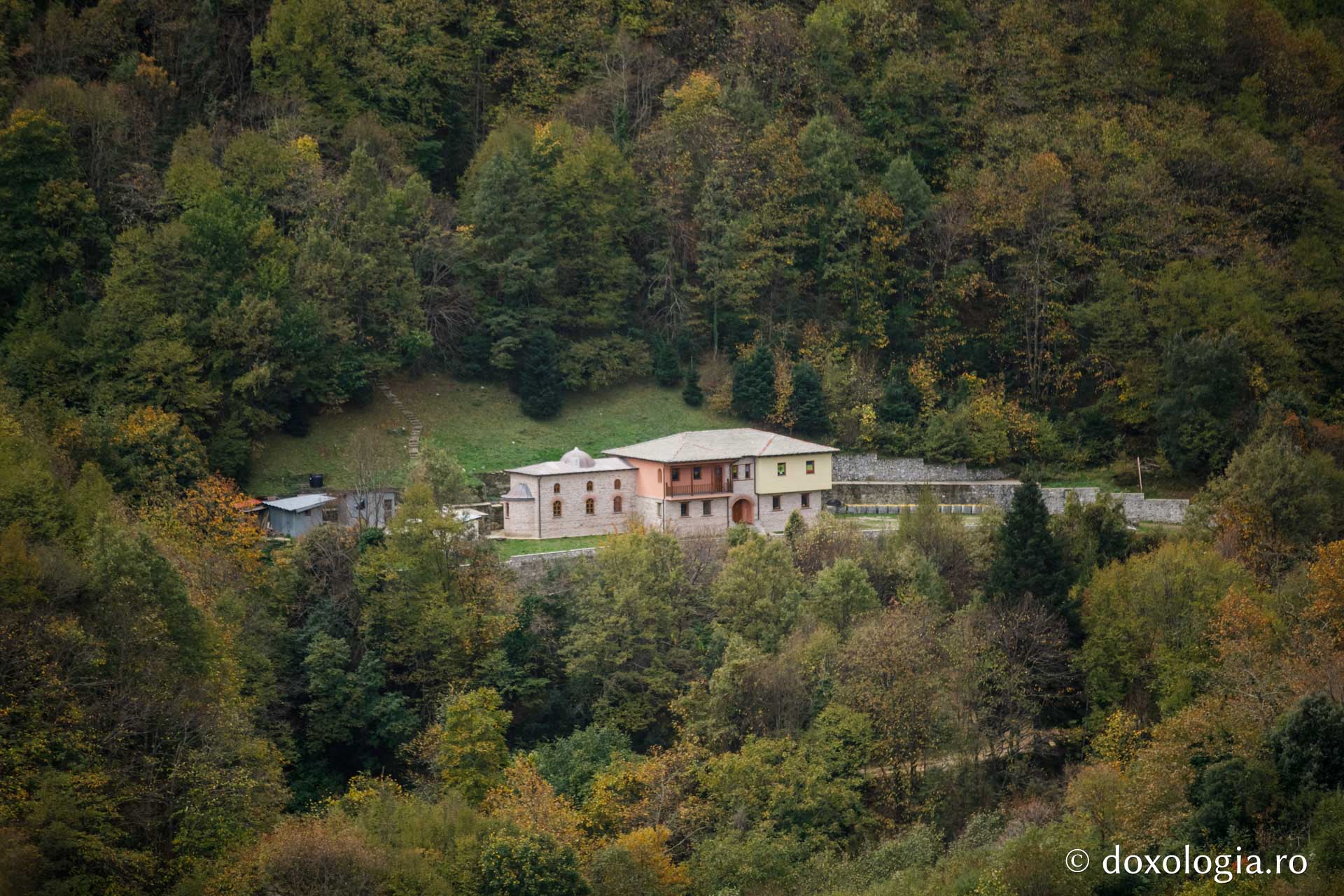 Chilia „Tuturor Sfinților Athoniți”, Lacu