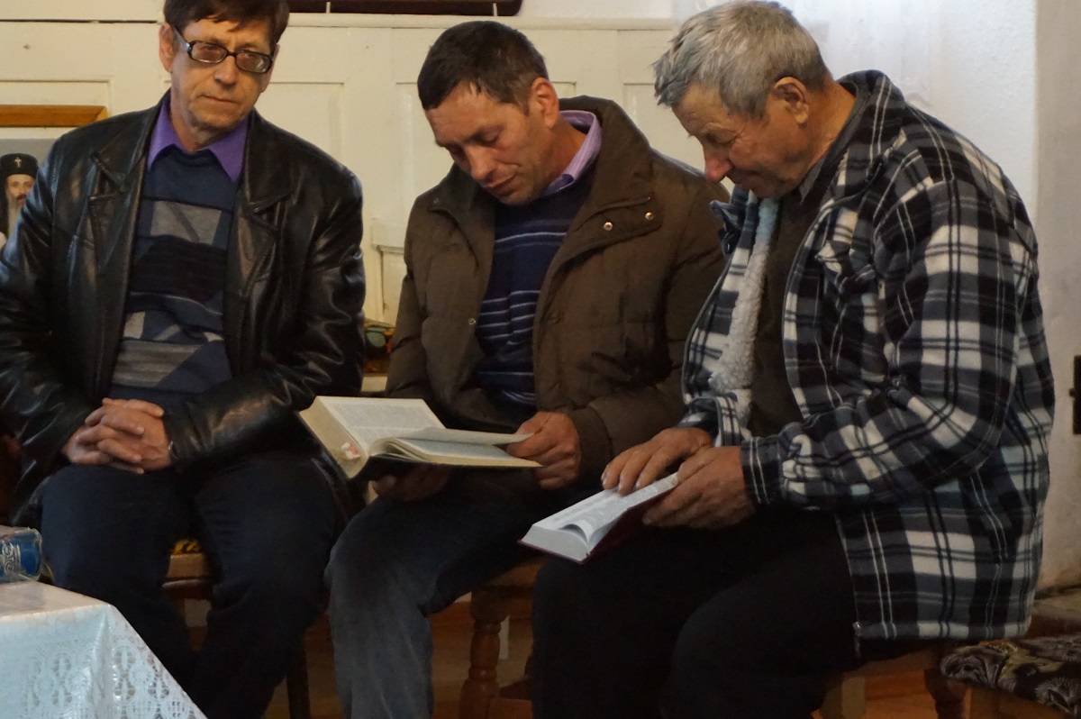 Cateheză la Străteni: „Locul şi rolul Sfintei Scripturi în casa creştinului”