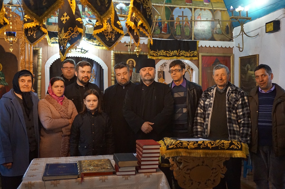 Cateheză la Străteni: „Locul şi rolul Sfintei Scripturi în casa creştinului”