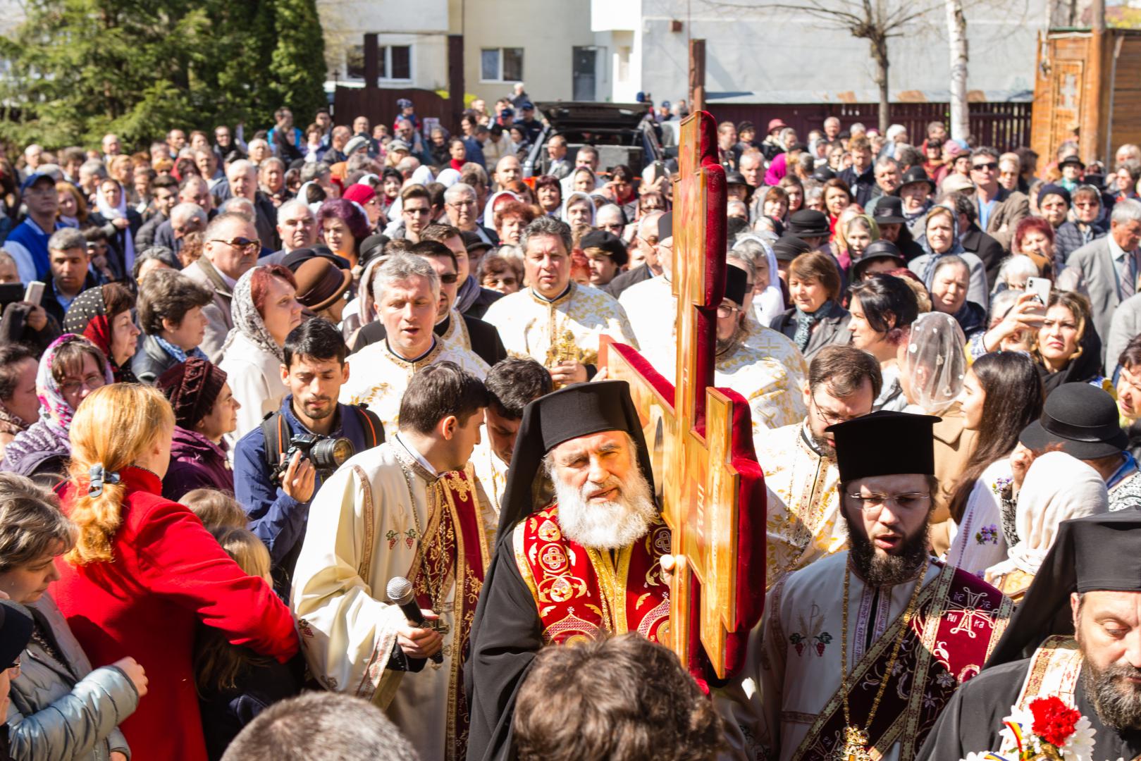 Procesini în cinstea Sfintei Cruci în protopopiatele Bacău şi Roman