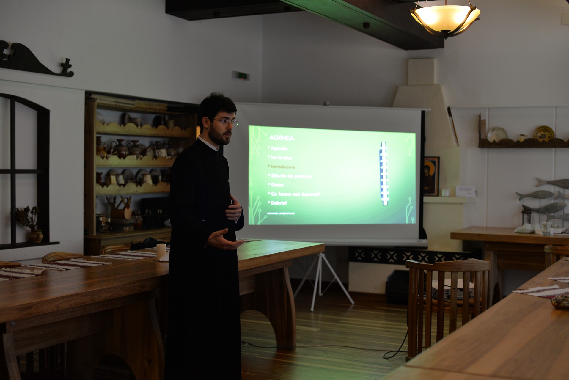 Foto: Bogdan Bulgariu Curs de pregătire a mentorilor din seminariile şi liceele teologice ale Arhiepiscopiei Iaşilor