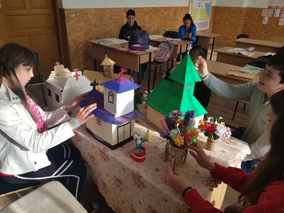 „Hristos - prezenţă vie în inima satului meu”, la Biserica „Sfântul Dumitru” din Şcheia