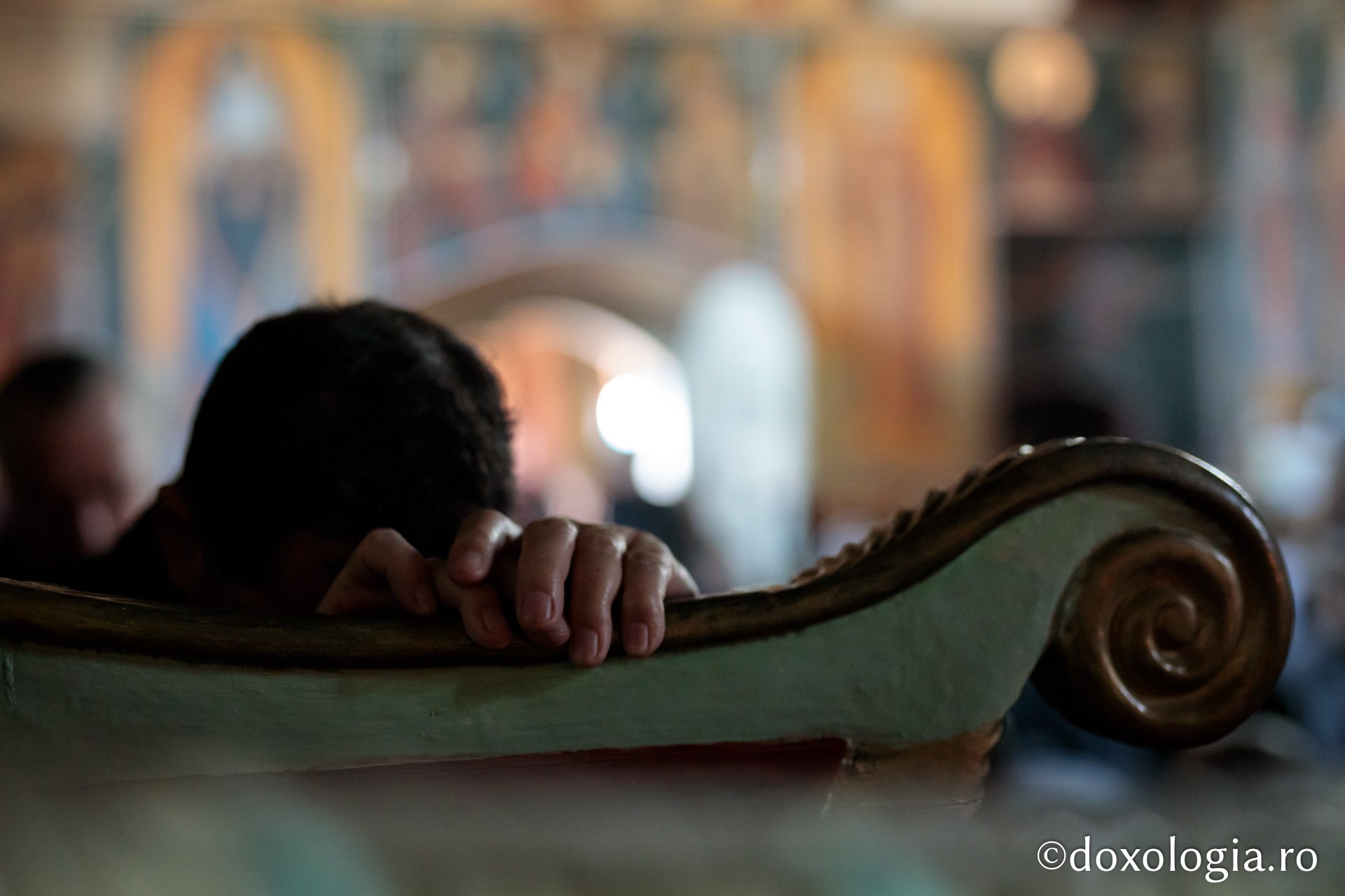 Și eu L-am răstignit pe Hristos – pelerini pe drumul spre Înviere