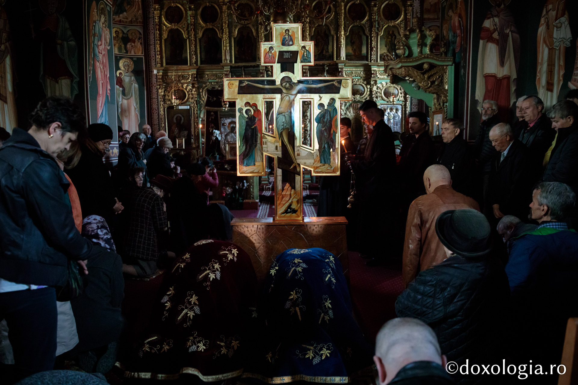 Și eu L-am răstignit pe Hristos – pelerini pe drumul spre Înviere